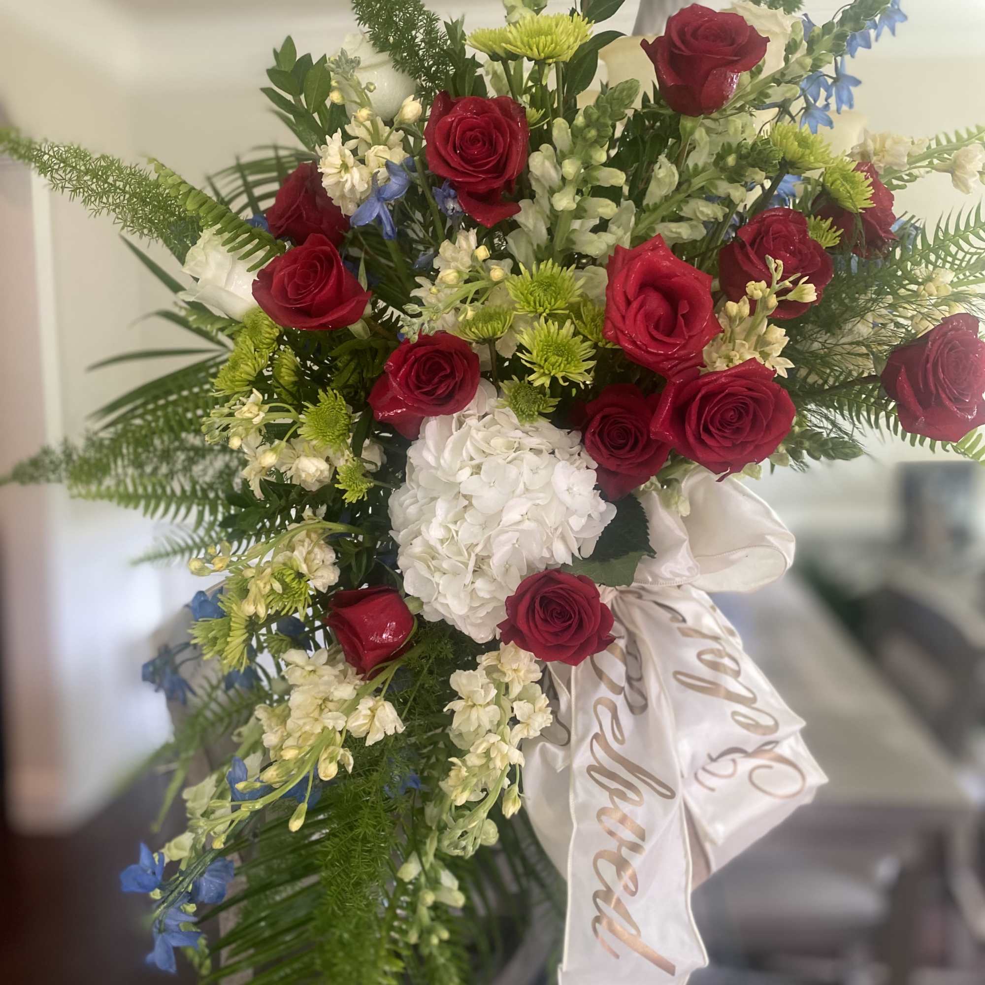 Make the last gift to your loved one a flower standing spray, photo 2 of 2