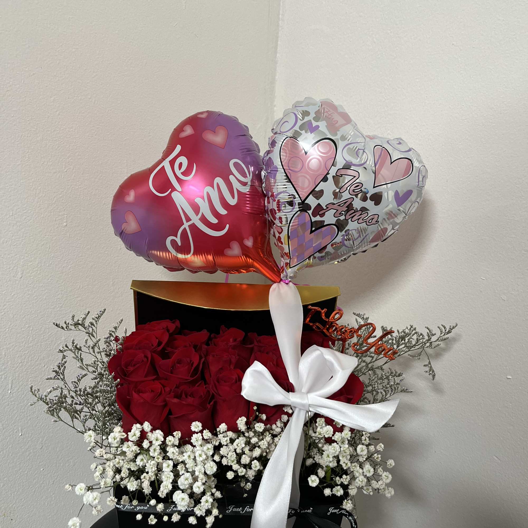 box surprises red roses, with ballons. 