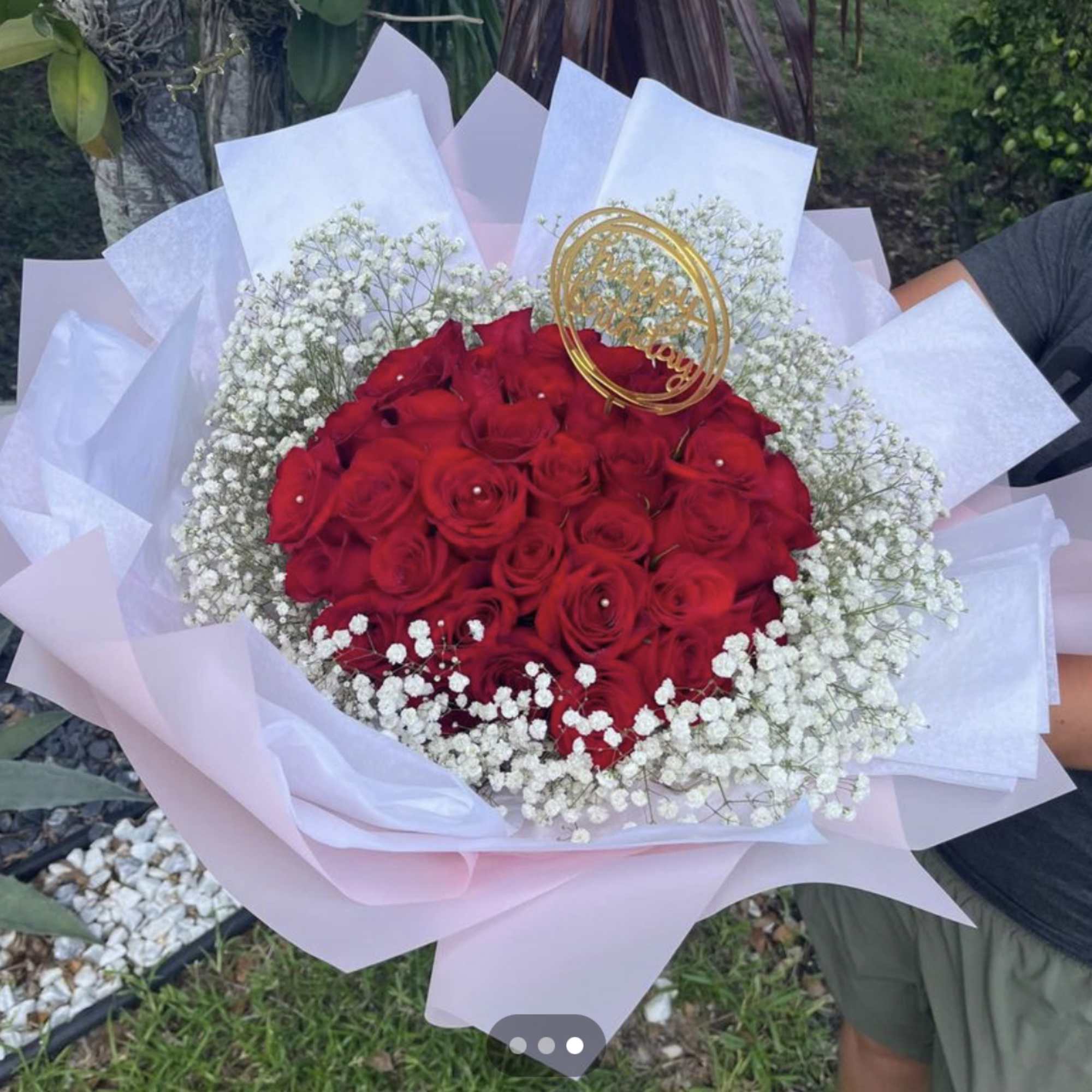 Beautiful Bouquet red roses 25 standar price, 50 red roses Deluxe price