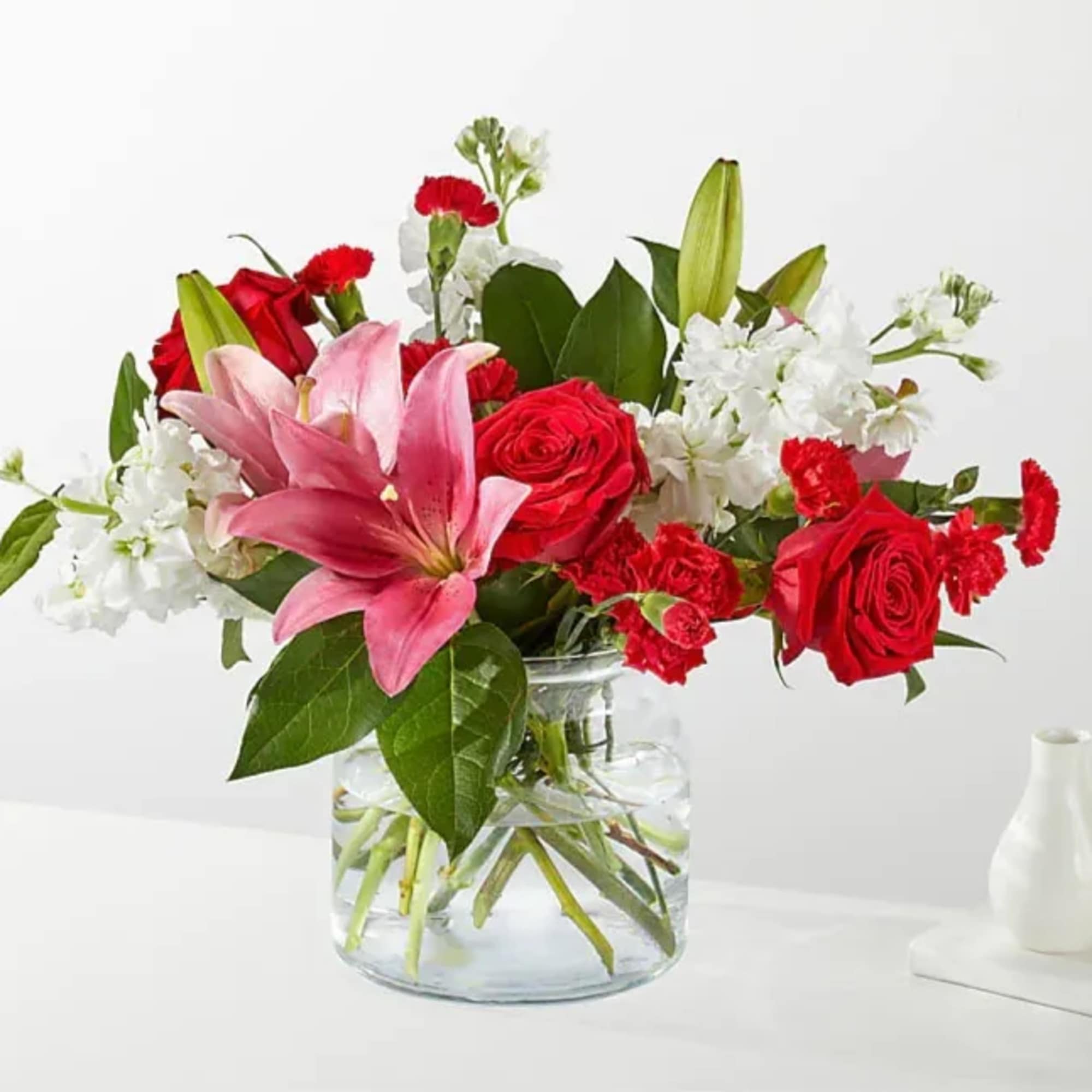 THE STARSTRUCK BOUQUET
With an abundant blend of roses, carnations, and LA Hybrid