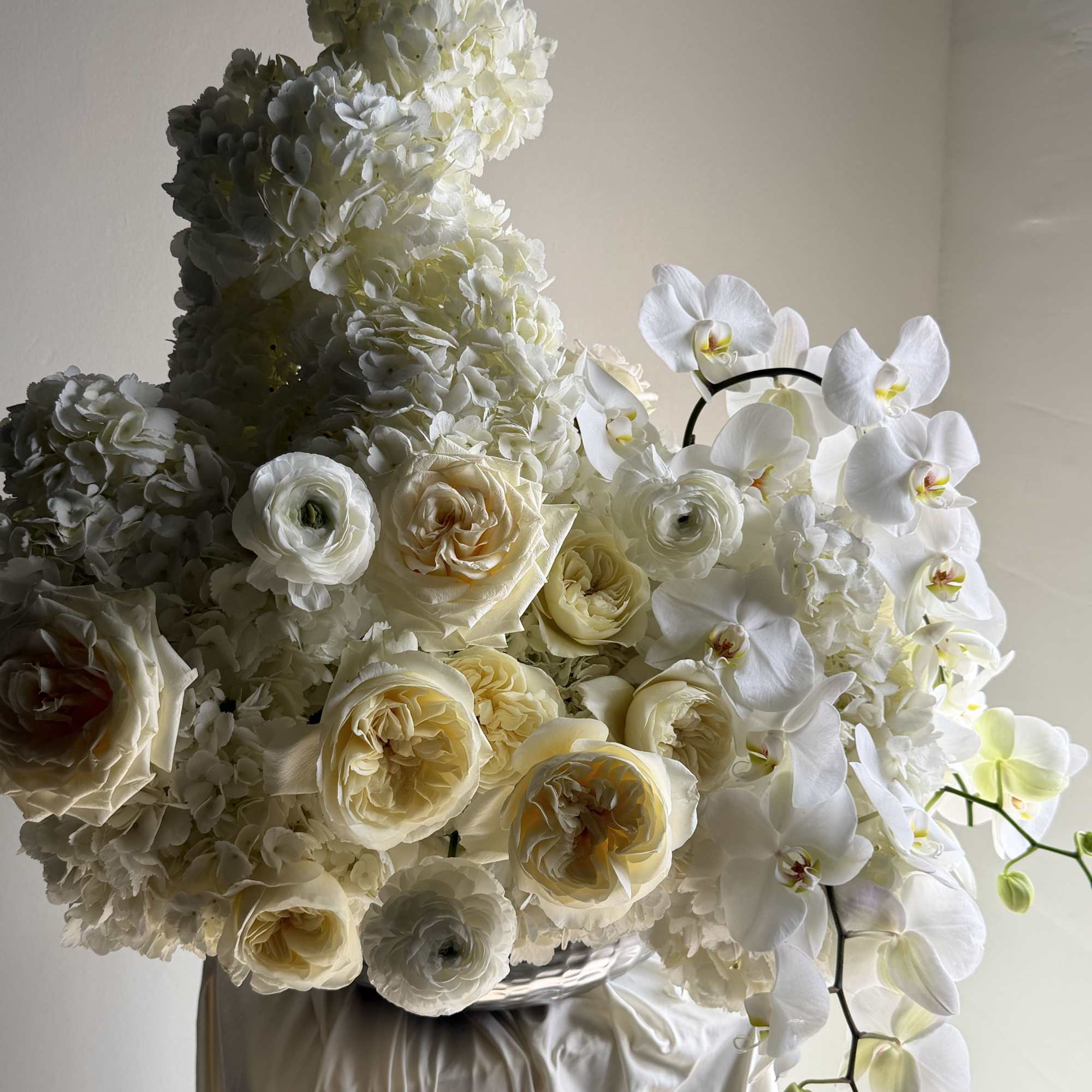 A floral Vase to captivate and be admired when placed anywhere it, photo 2 of 3