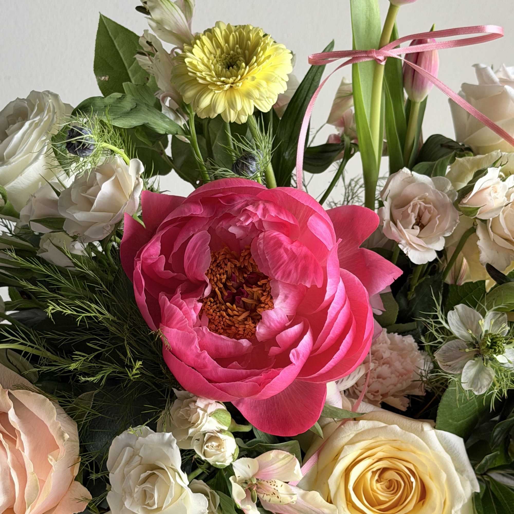 a floral Vase to captivate and be admired when placed anywhere it, photo 2 of 3
