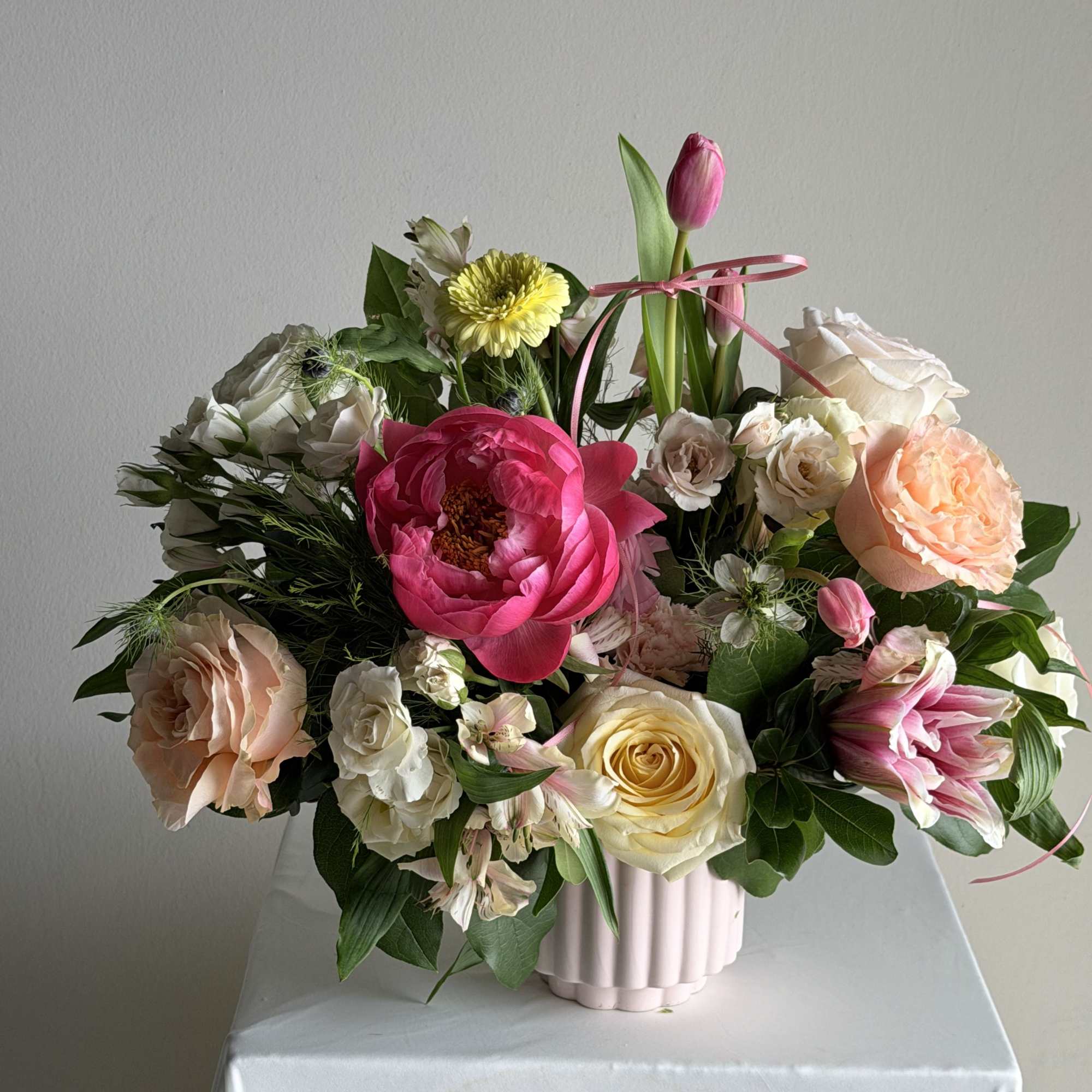 a floral Vase to captivate and be admired when placed anywhere it, photo 3 of 3