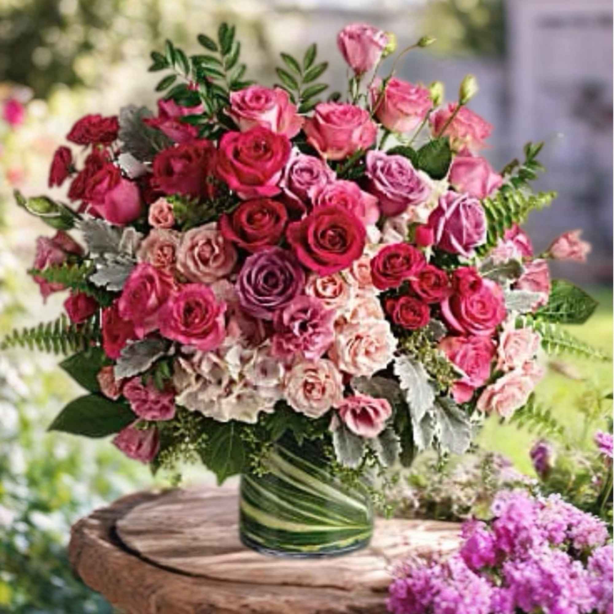 Pink and red rose bouquet in a glass vase, photo 2 of 4