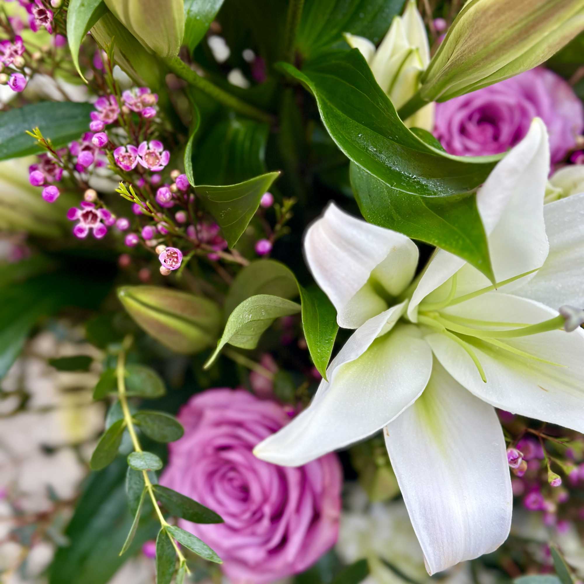 Bouquet with white lilies and pink roses