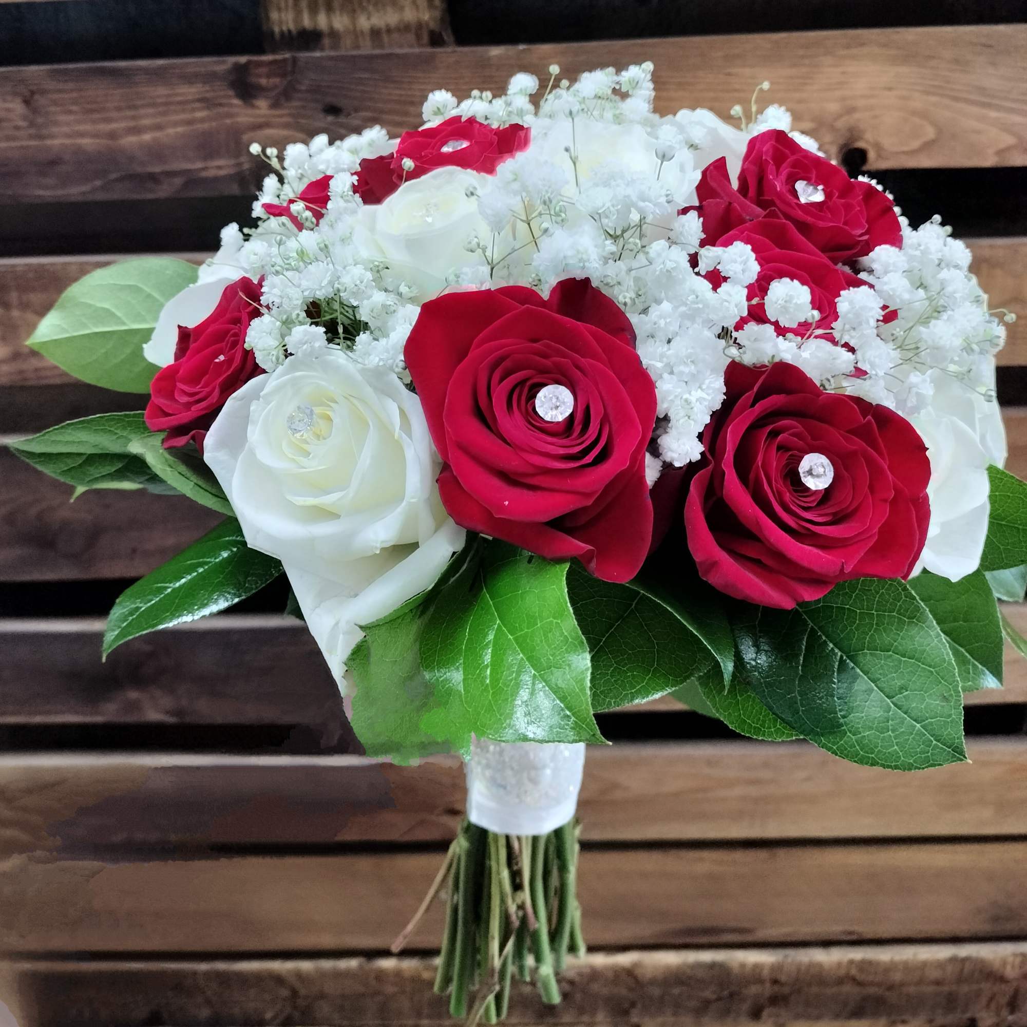 Bouquet of red and white roses with baby's breath, photo 2 of 2