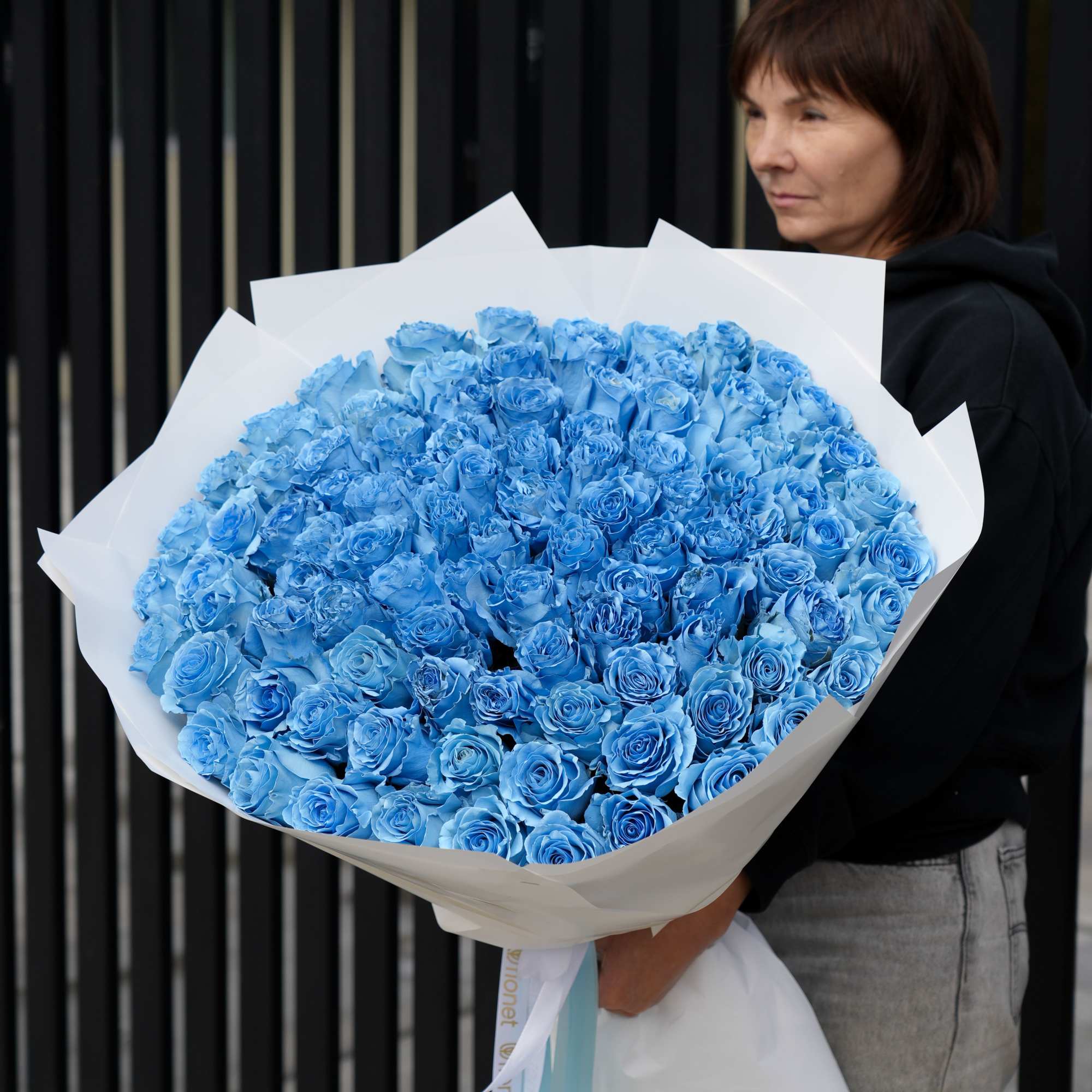 Large bouquet of blue roses wrapped in white paper, photo 2 of 3