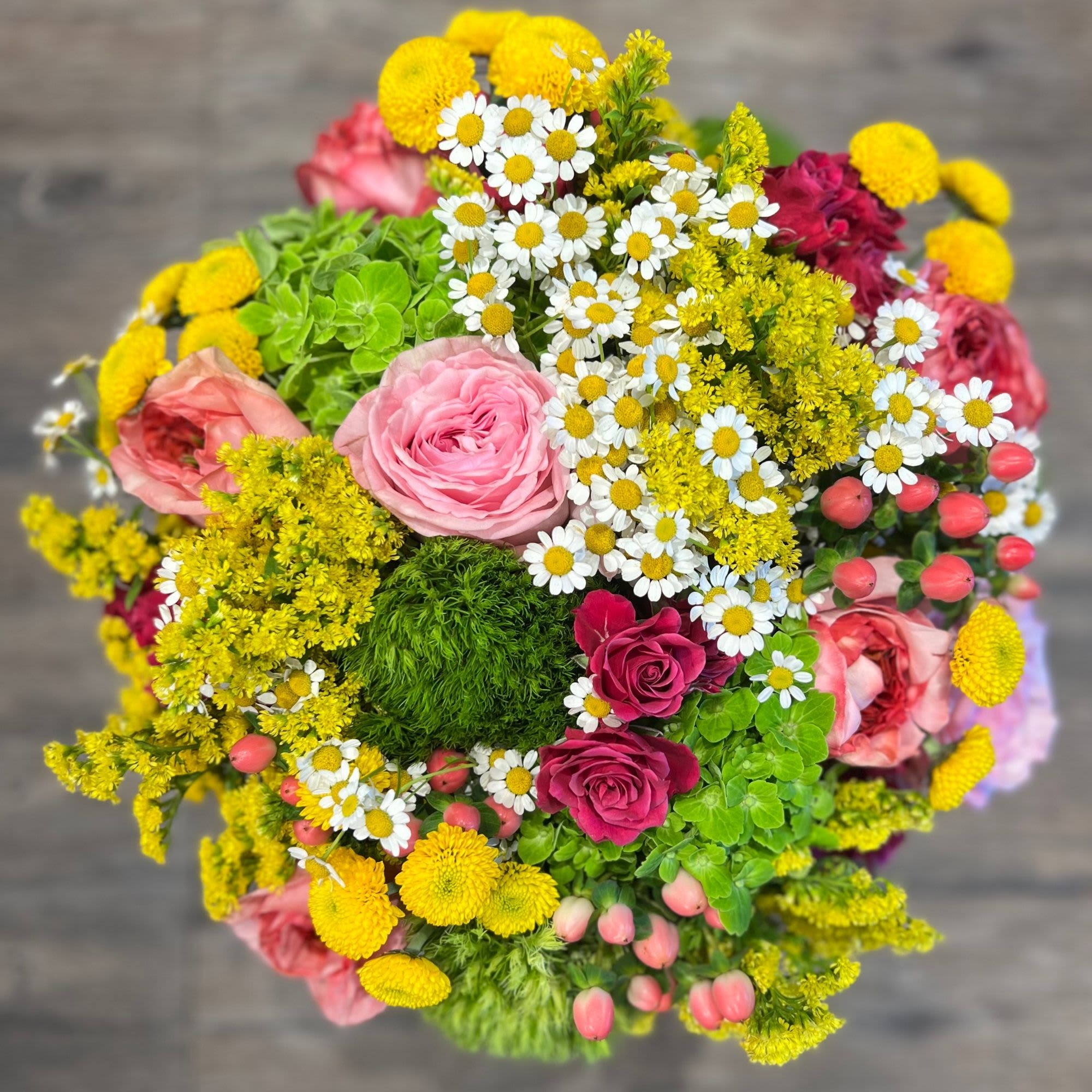 Hydrangea, Garden Roses, Spray Roses, Green Balls, Pink Coffee Beans, Camomiles, Mini, photo 2 of 2