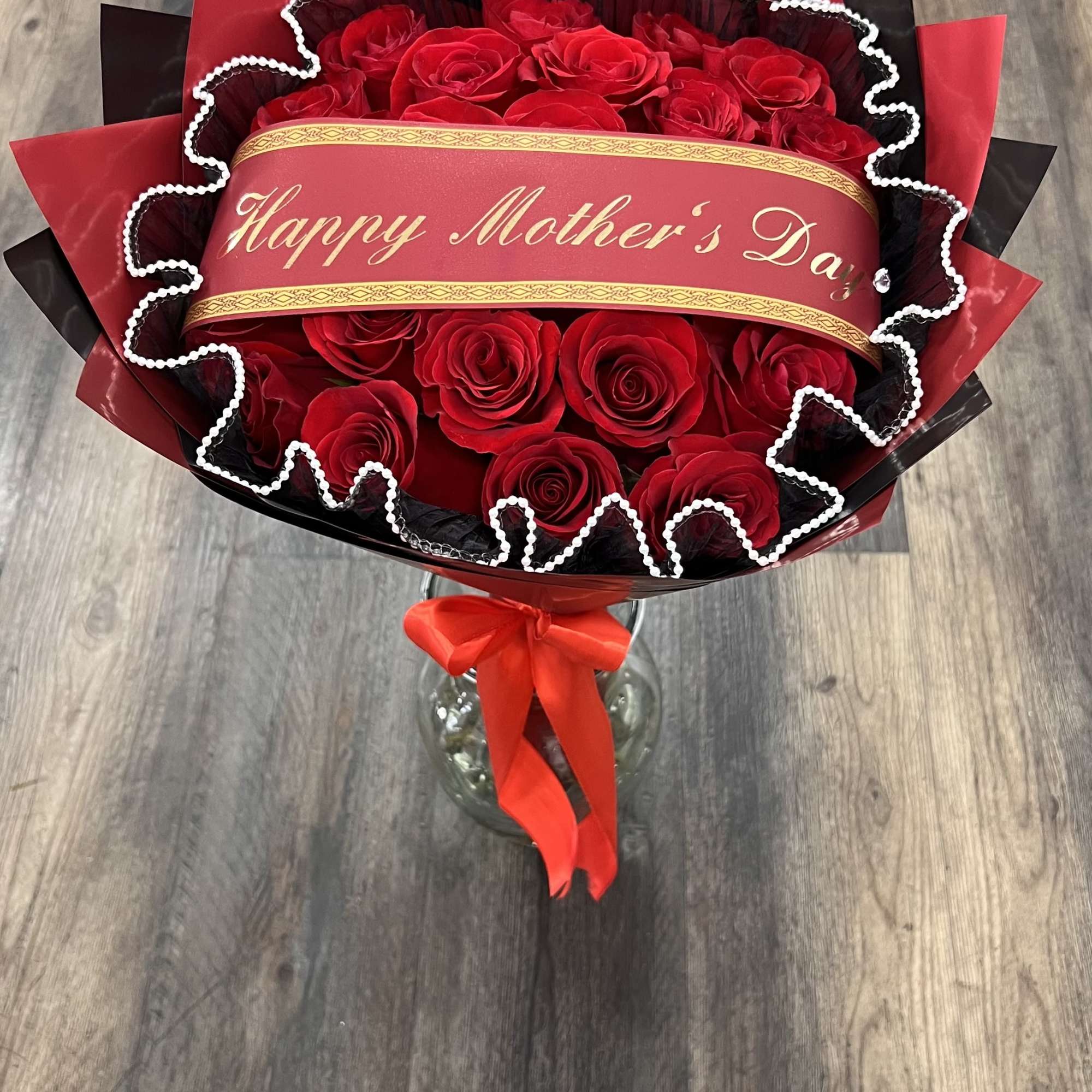 Buyer will receive 25 Red Roses And Happy Mother&rsquo;s Day Banner