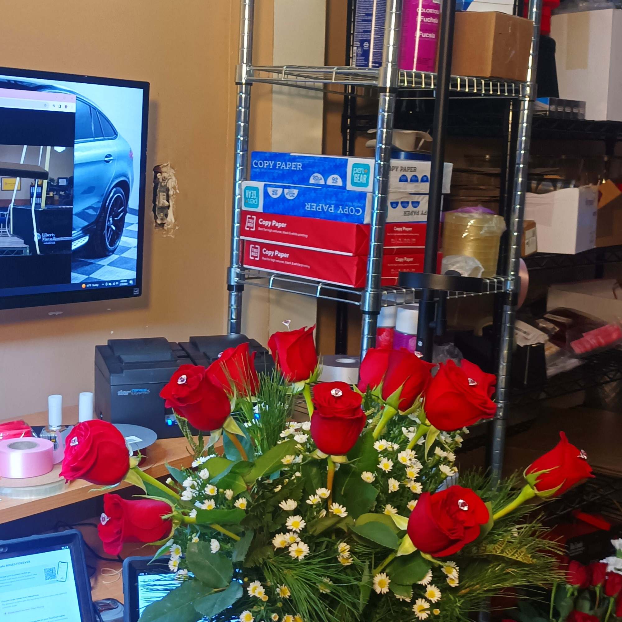 These dozen red roses with baby's breath are classic! Perfect romantic gift, photo 2 of 11