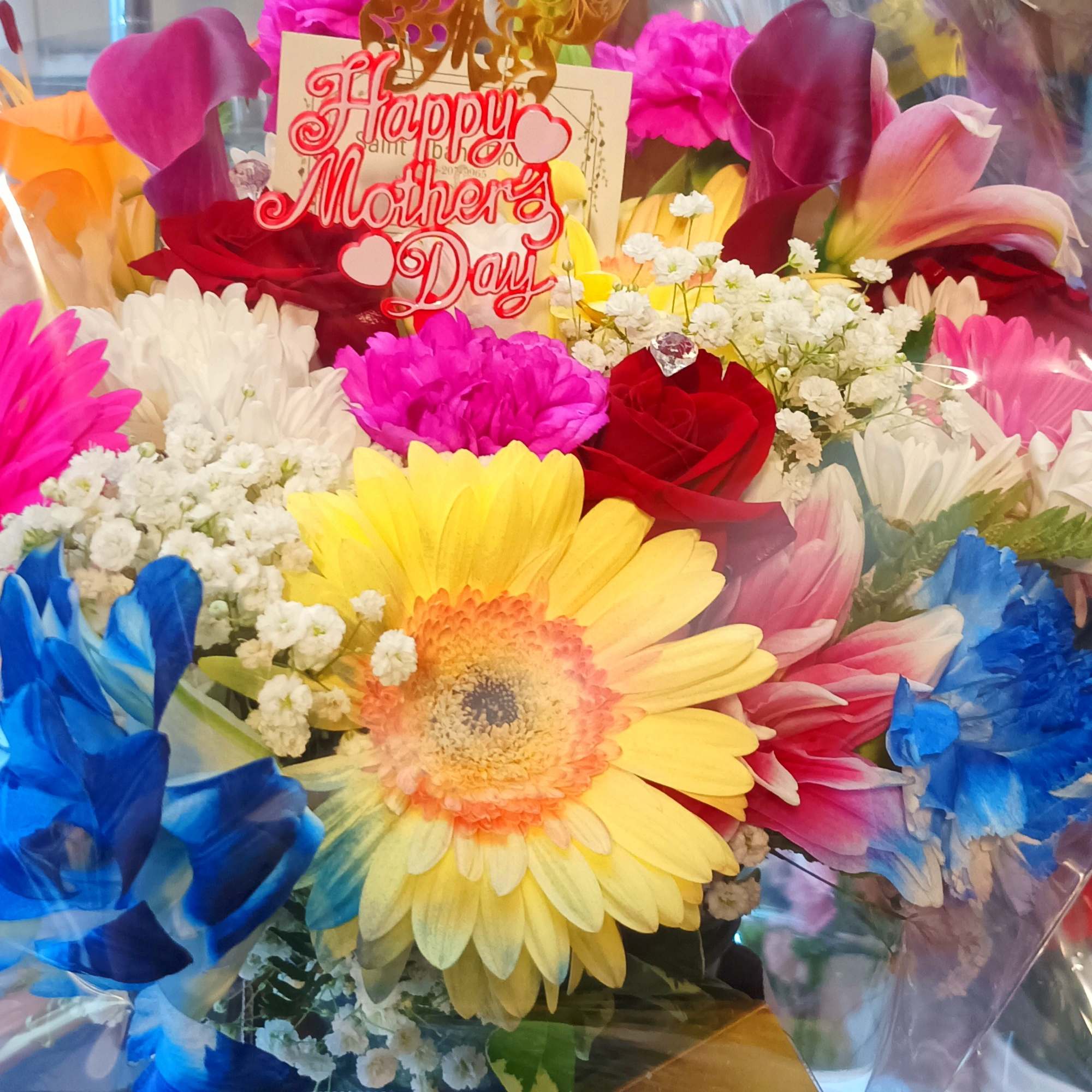 Mixed bouquet with a Mother's Day sign and Ferrero Rocher chocolates