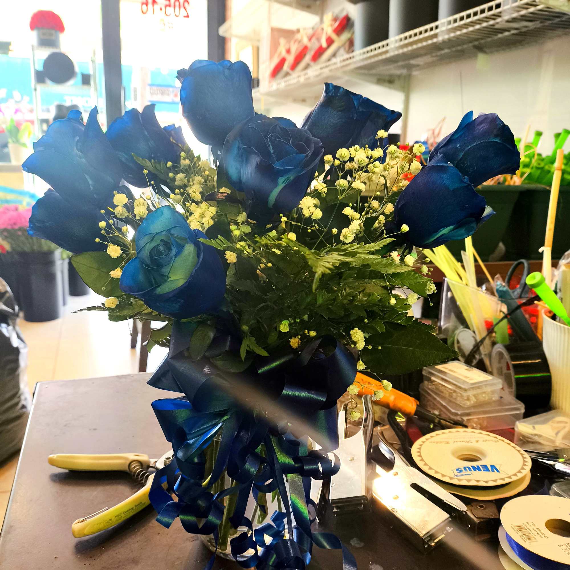 Bouquet of blue roses with baby's breath and a ribbon bow, photo 3 of 3