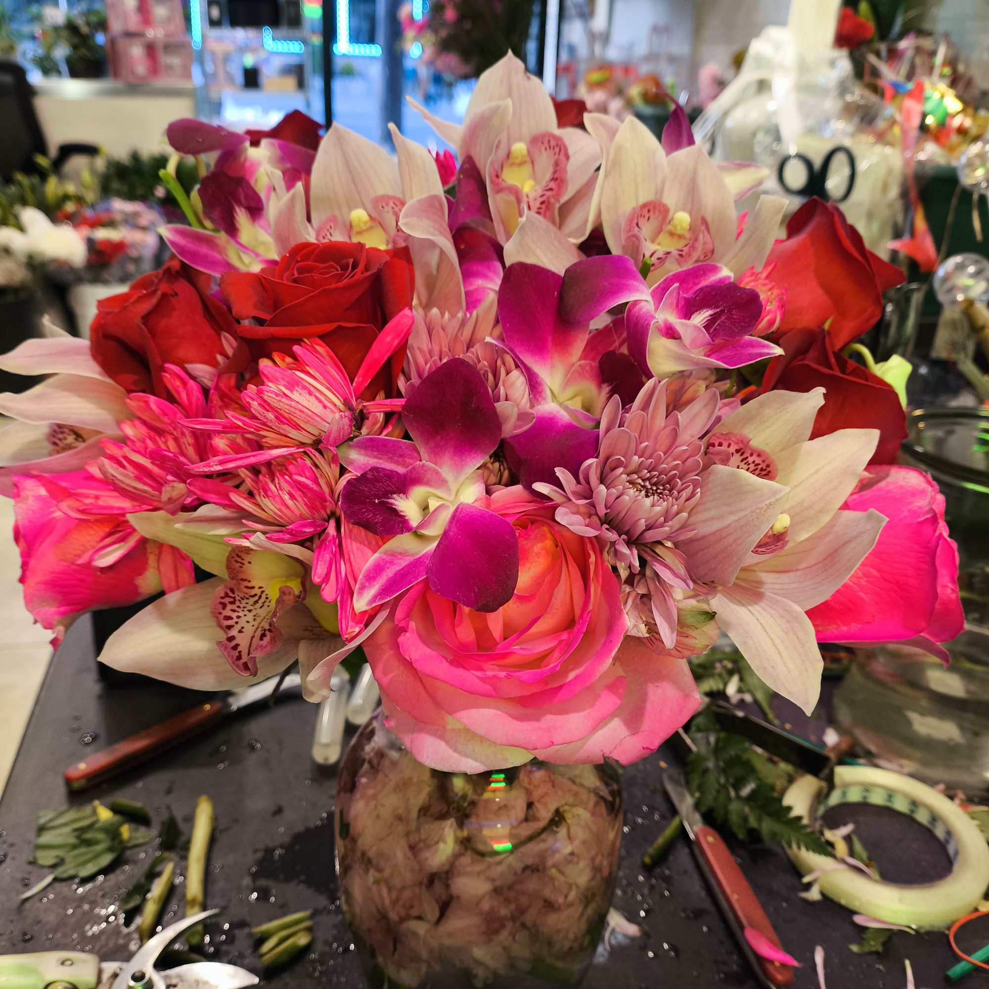 Pink and red mixed bouquet in a glass vase