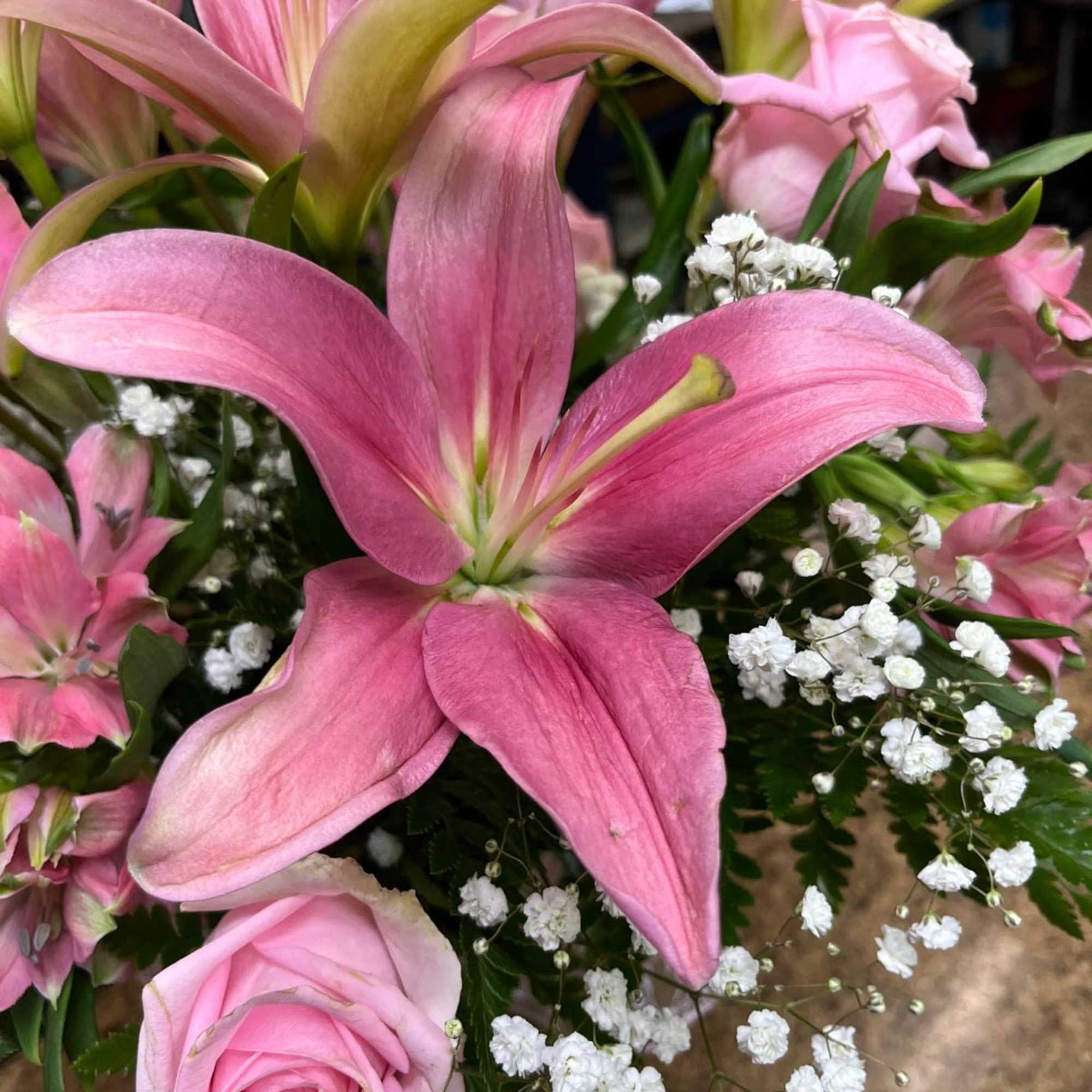 Pink lilies and roses with white baby's breath