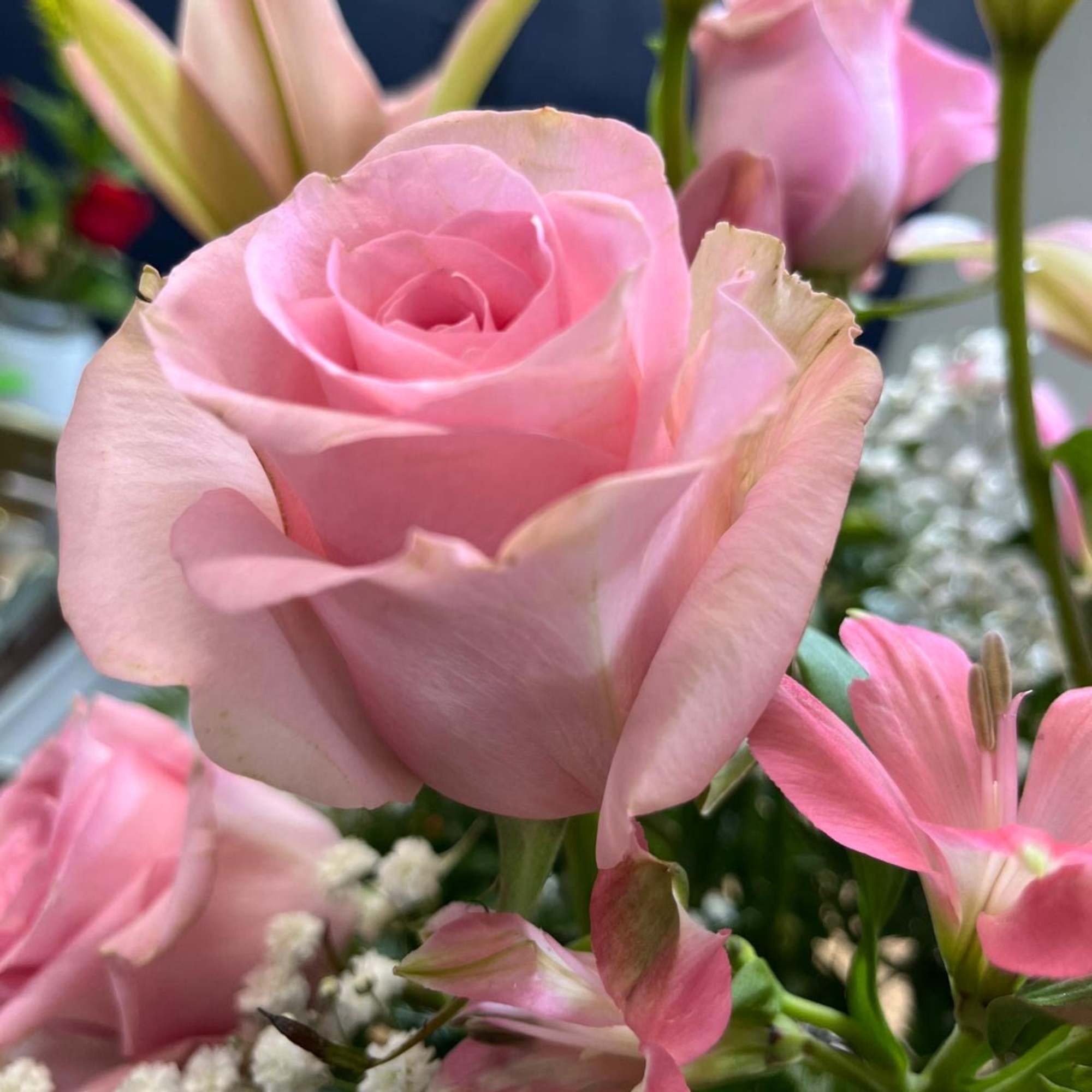 Pink roses with pink lilies in a floral arrangement