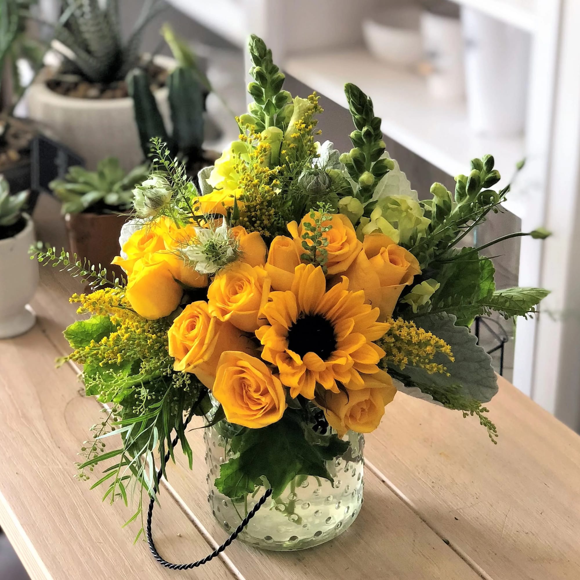 Brighten Someone&rsquo;s Day with the Sweet Smile Bouquet &ndash; Send a burst, photo 2 of 2