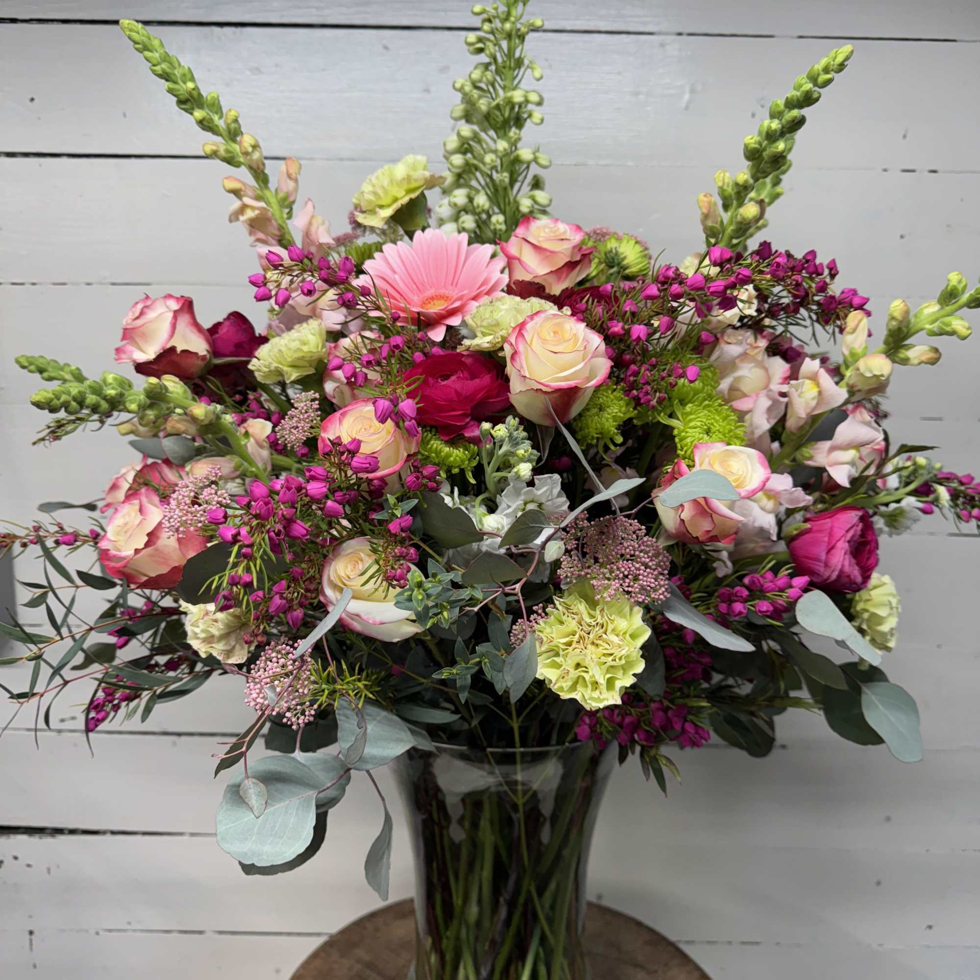 Mixed pink and cream bouquet in a clear glass vase