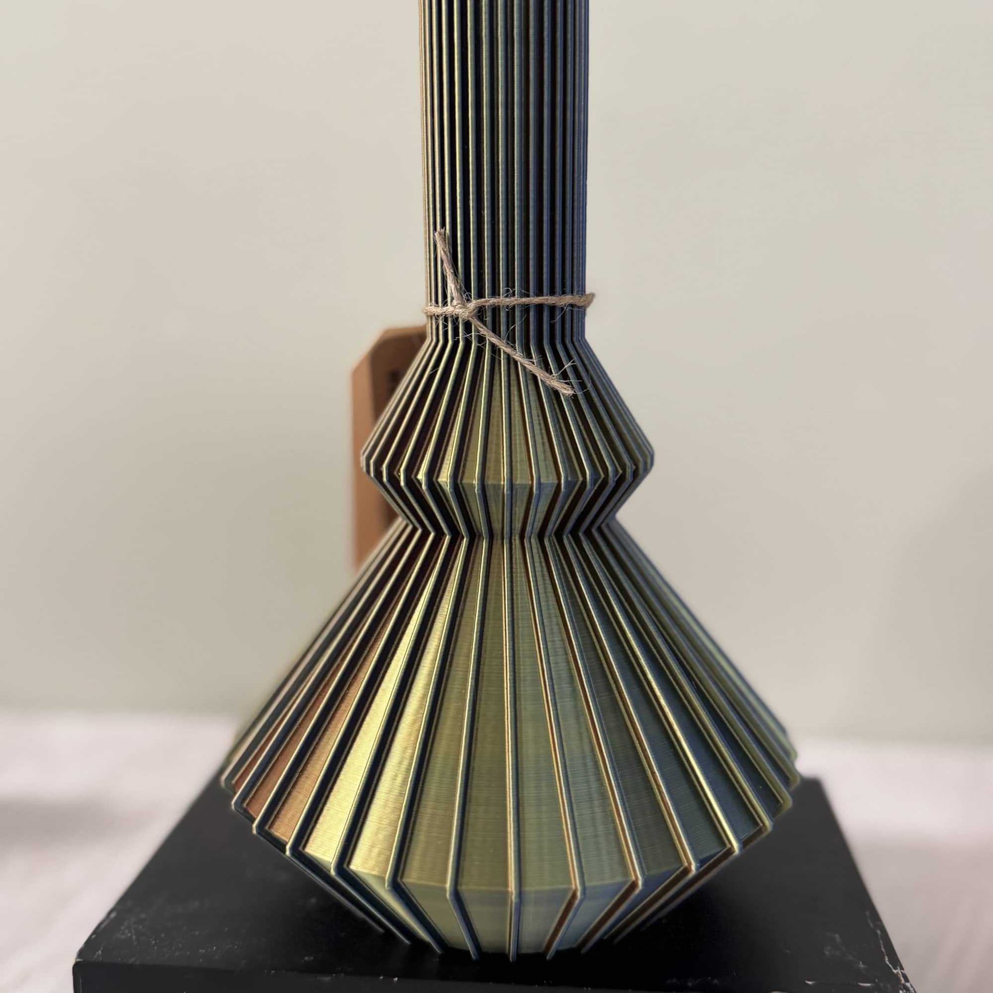 This product is manufactured using 3D printing, an energy-efficient process that enables