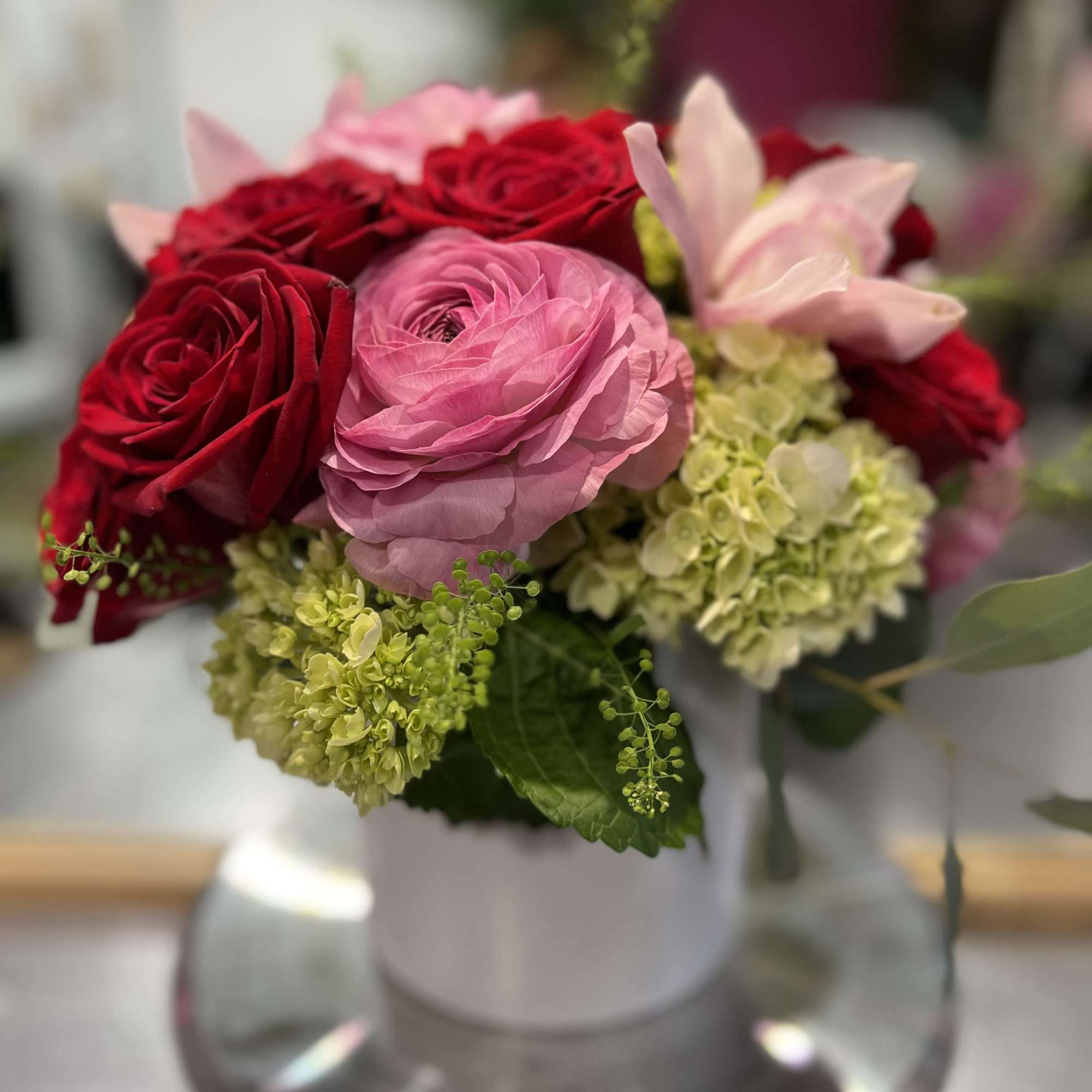 ARRANGEMENT  WITH MIX PREMIUM  FLOWERS  IN A VASE , photo 2 of 2