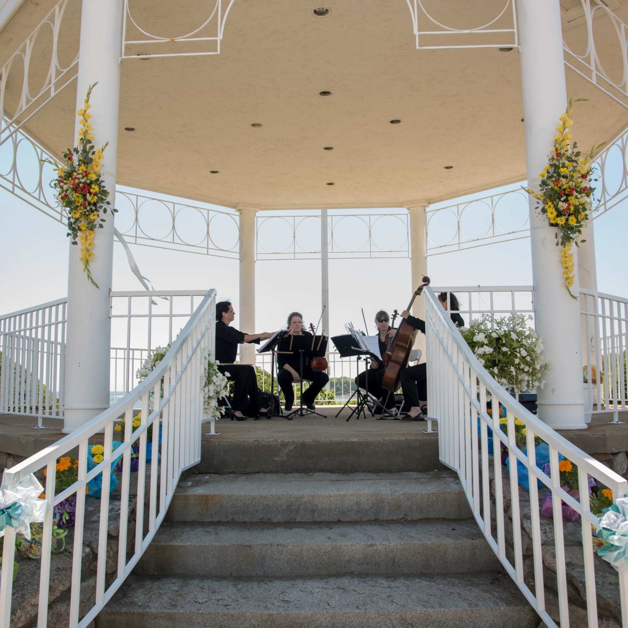 We will customize your fresh blooms to match the florals of 