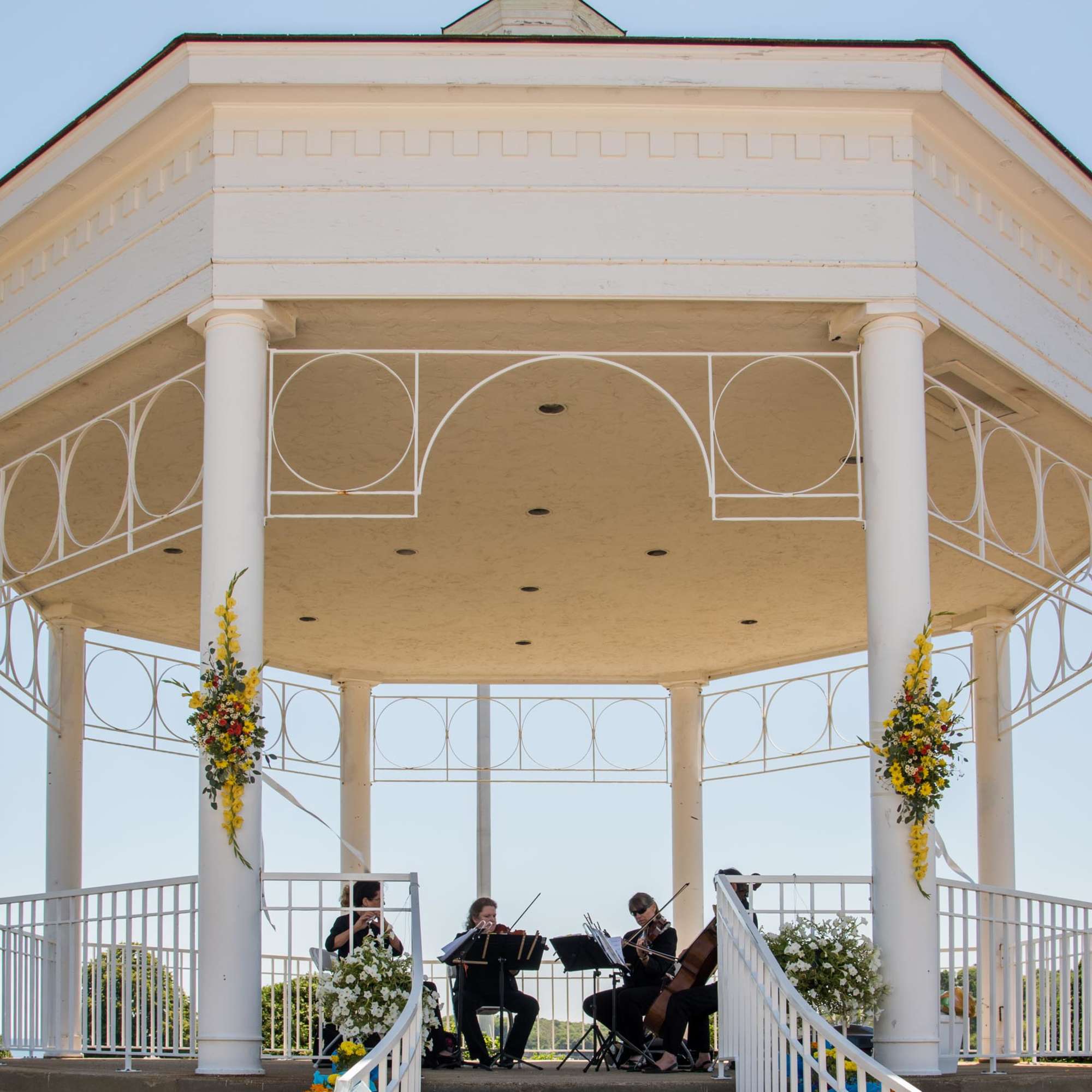 We will customize your fresh blooms to match the florals of 