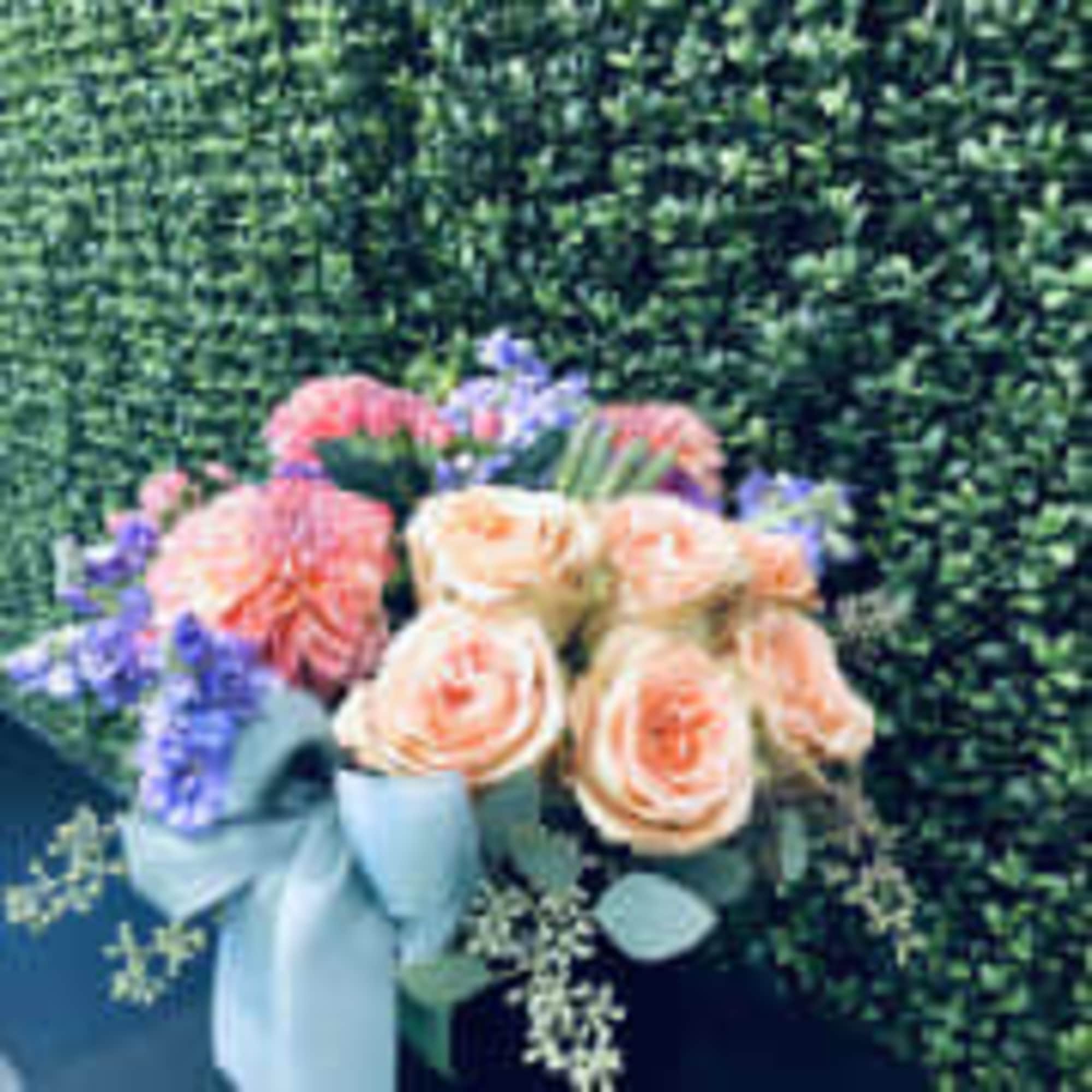 Designer will put together a beautiful arrangement using seasonal floral.
Please specify any