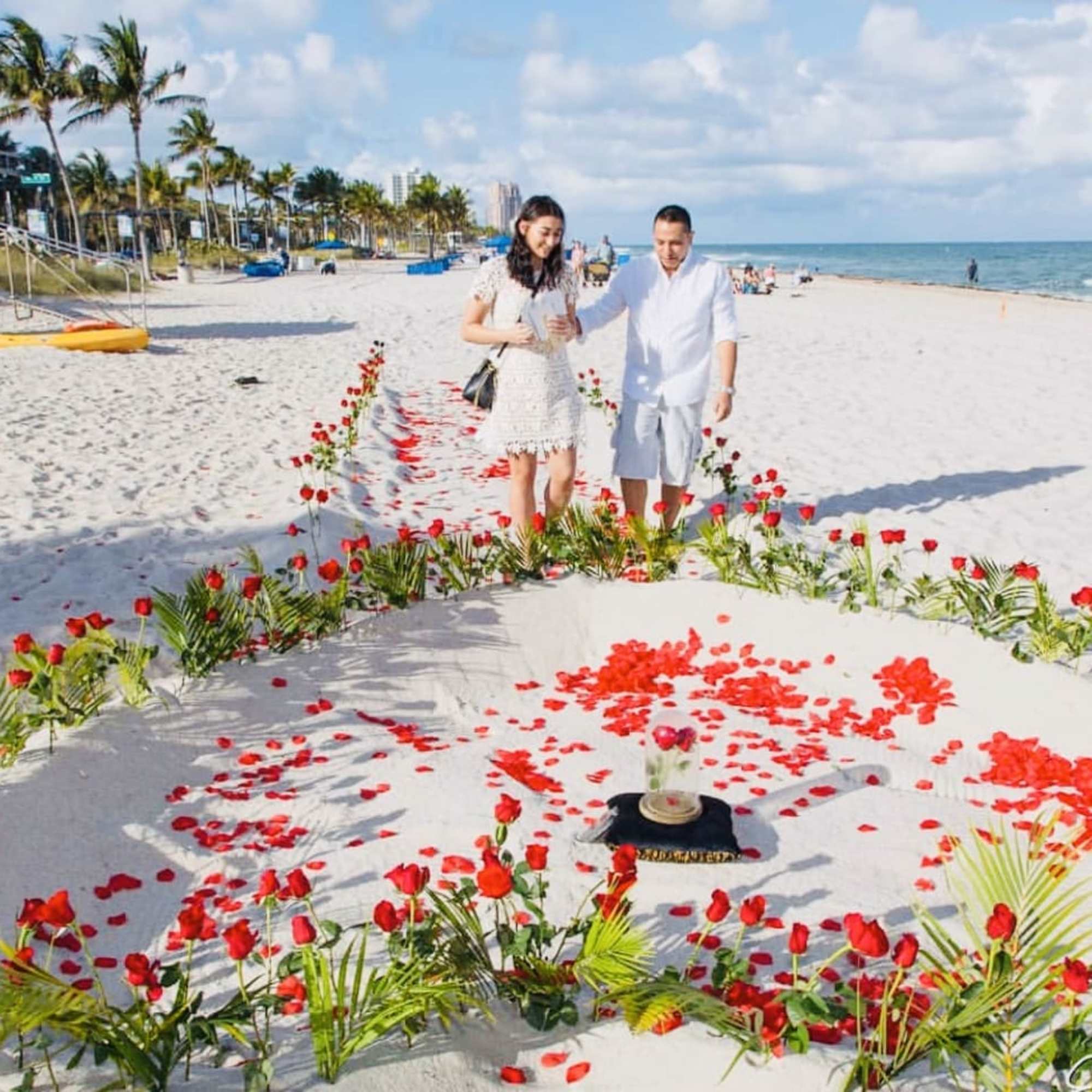 Package includes 100 fresh roses, building from the sand a heart and