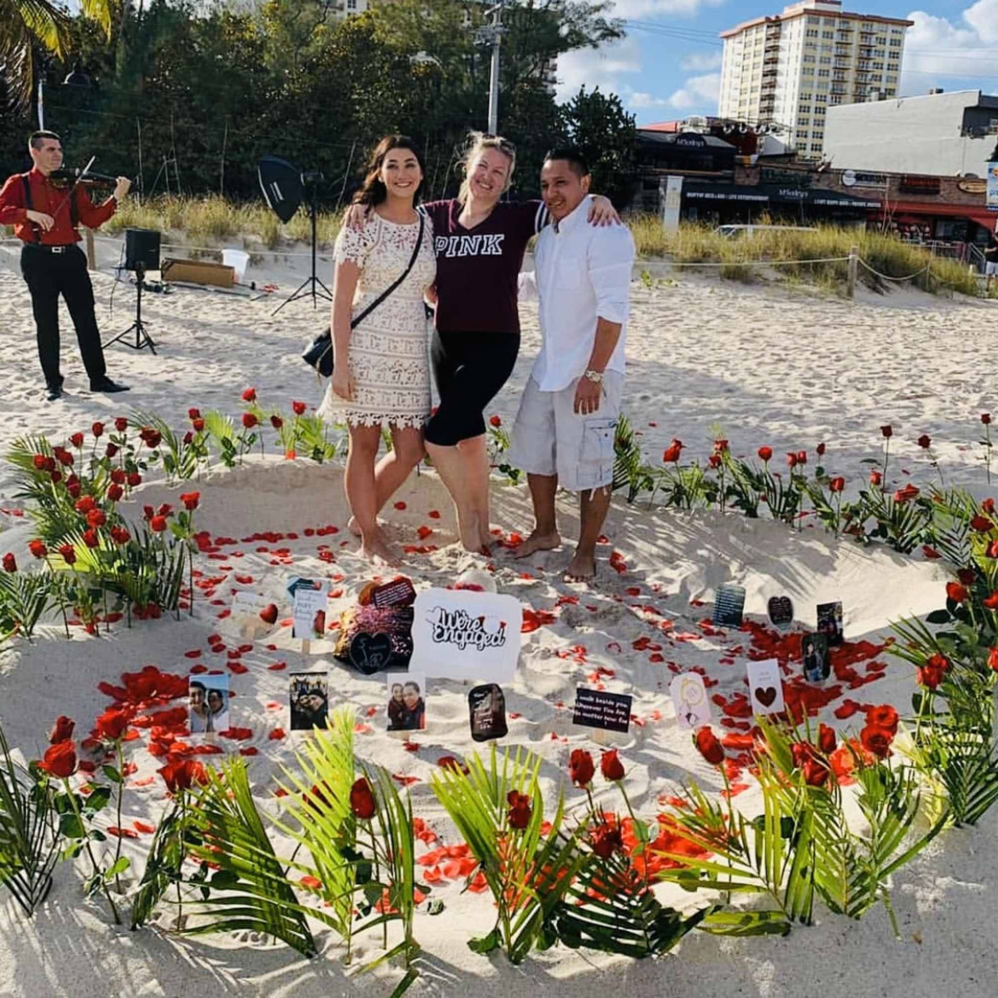 Package includes 100 fresh roses, building from the sand a heart and