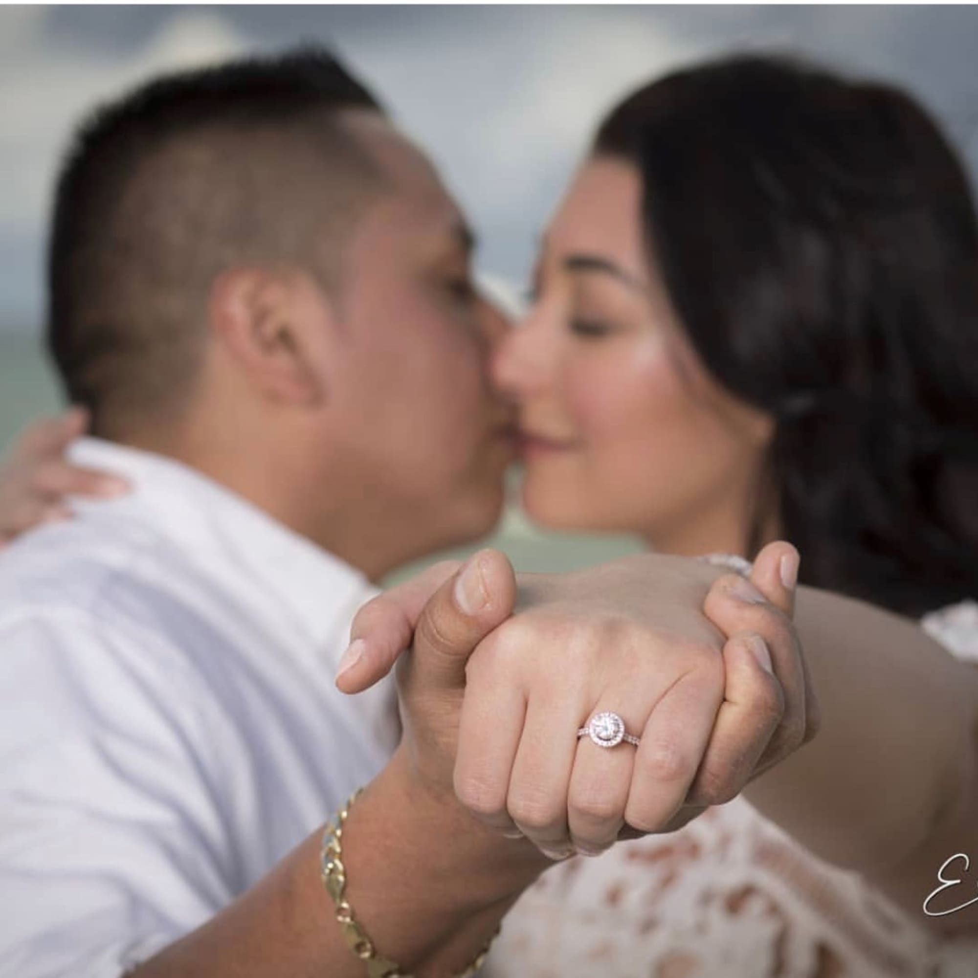 Package includes 100 fresh roses, building from the sand a heart and