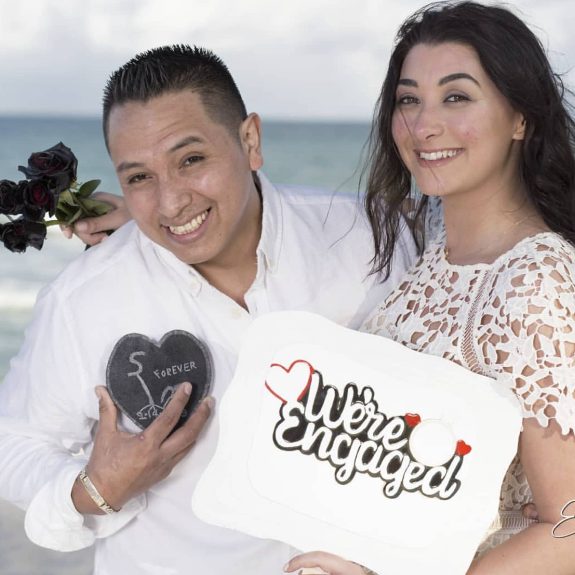 Package includes 100 fresh roses, building from the sand a heart and