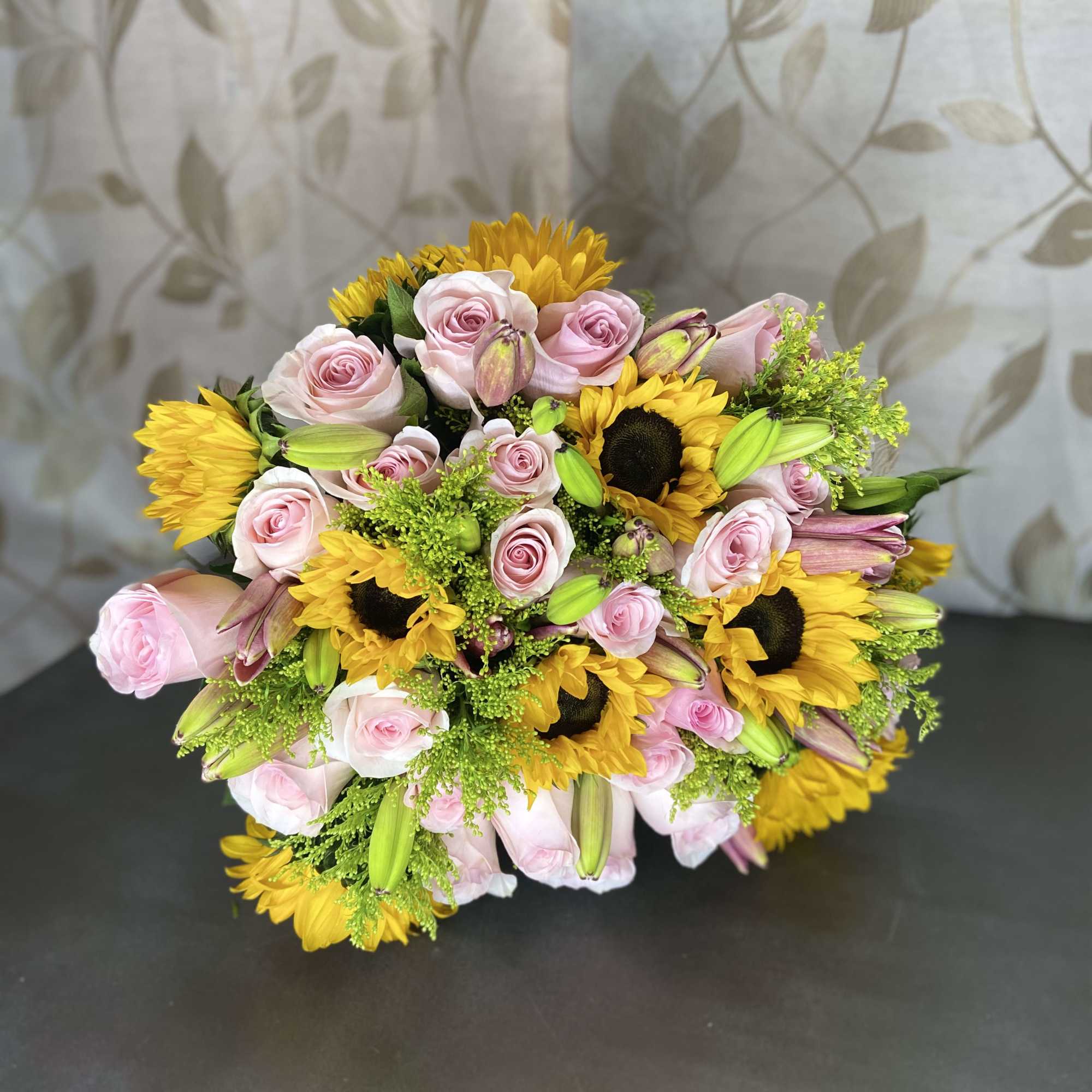 Beautifull Big Bouquet with 24 Pink Roses, 10 Sunflower, 5 Asiatic Lilies