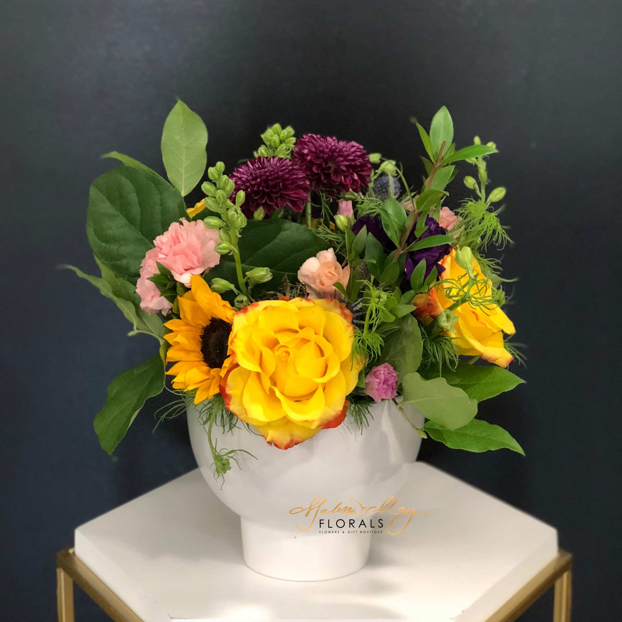 Traditional arrangements are cool, but modern arrangements are so much cooler. Snage