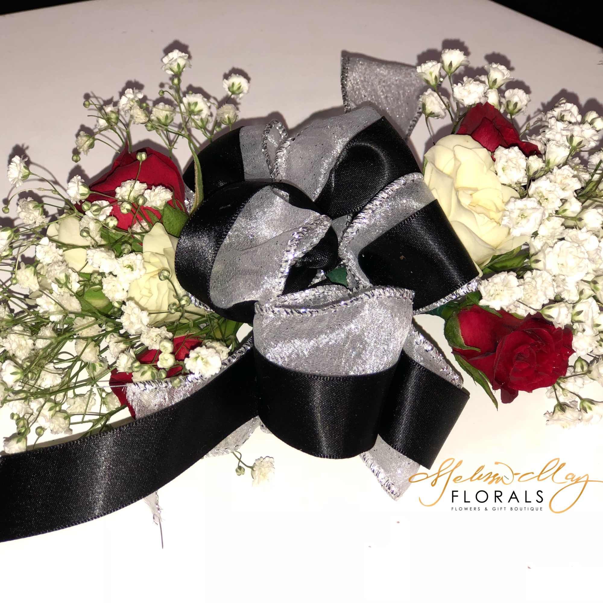 The perfect corsage for a prom date . It has black and