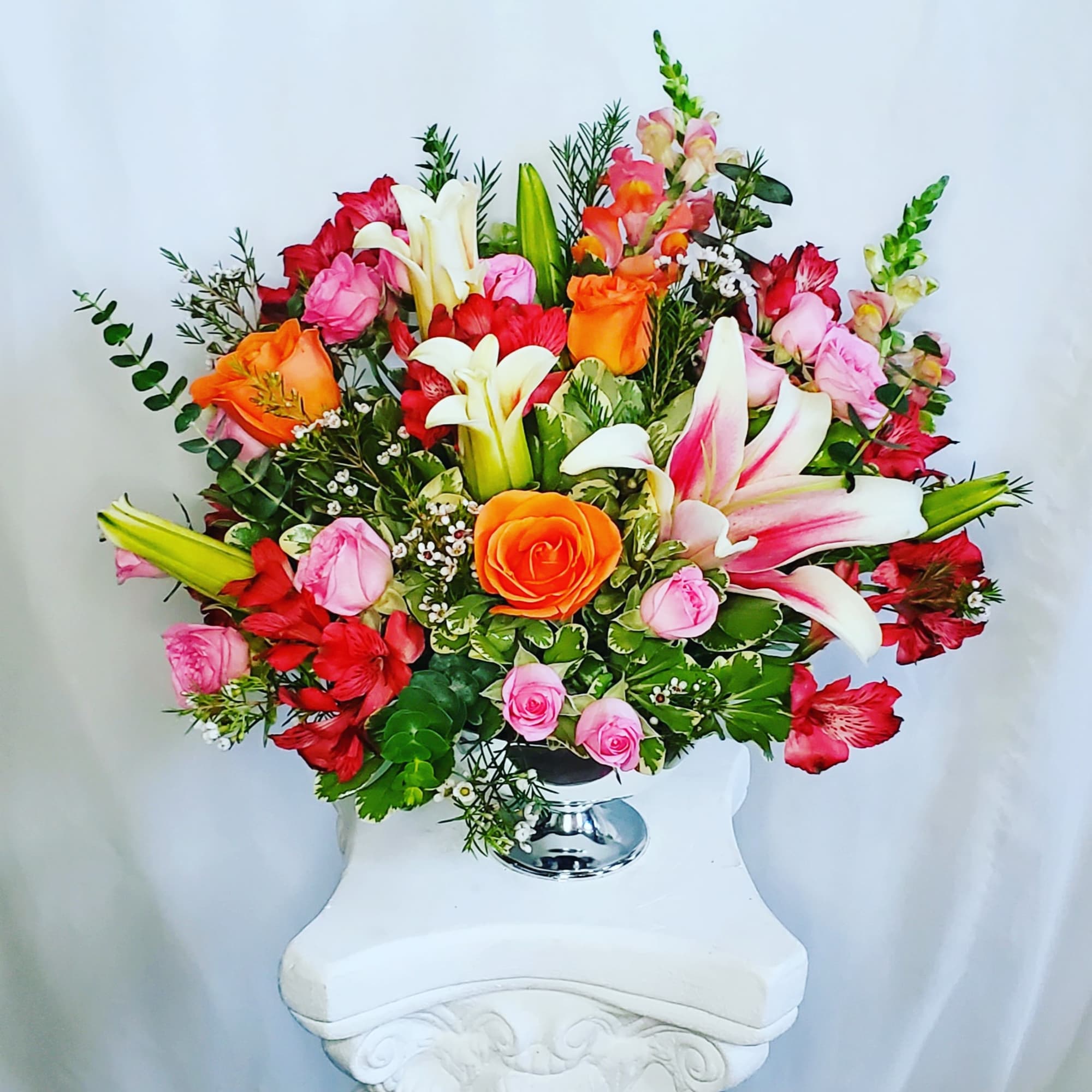 Bowl someone over with this bounty of beautiful blossoms. Stunning. Spectacular. Stylish.