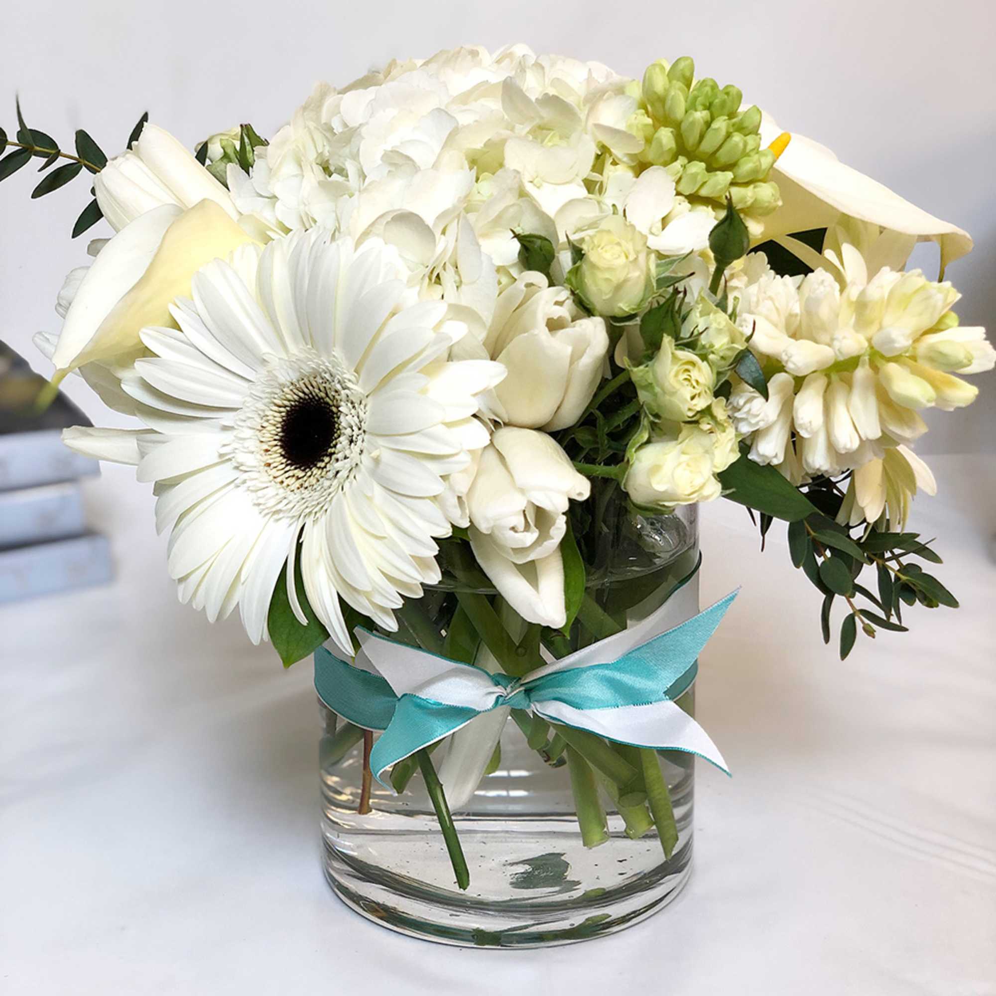 The perfect arrangement for the lover of everything crisp and white --