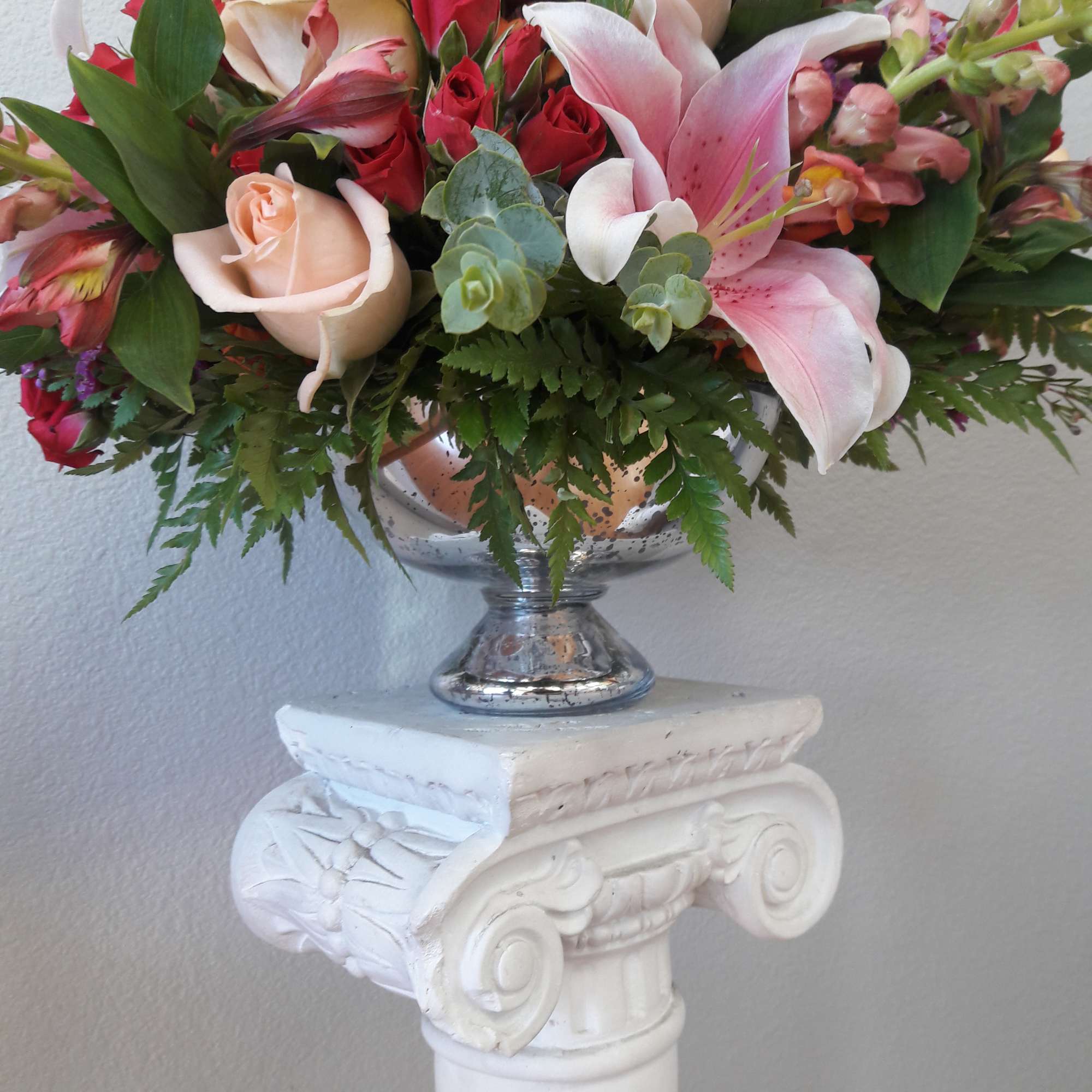 This bounty of beautiful blossoms is Stunning. Spectacular. Stylish. Perfect for any