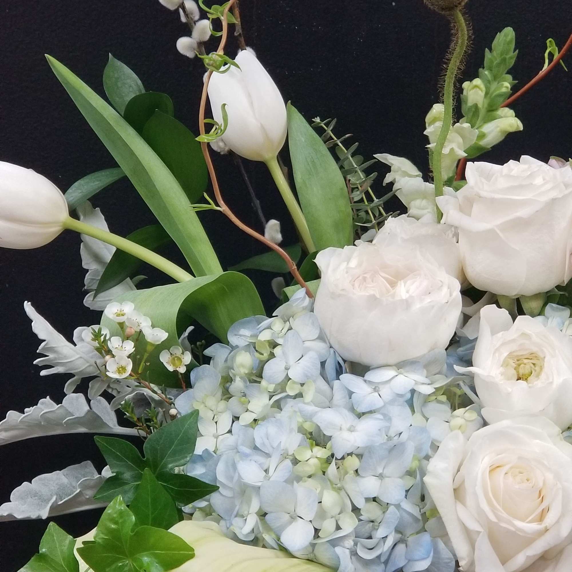 Monochromatic Garden style arrangement