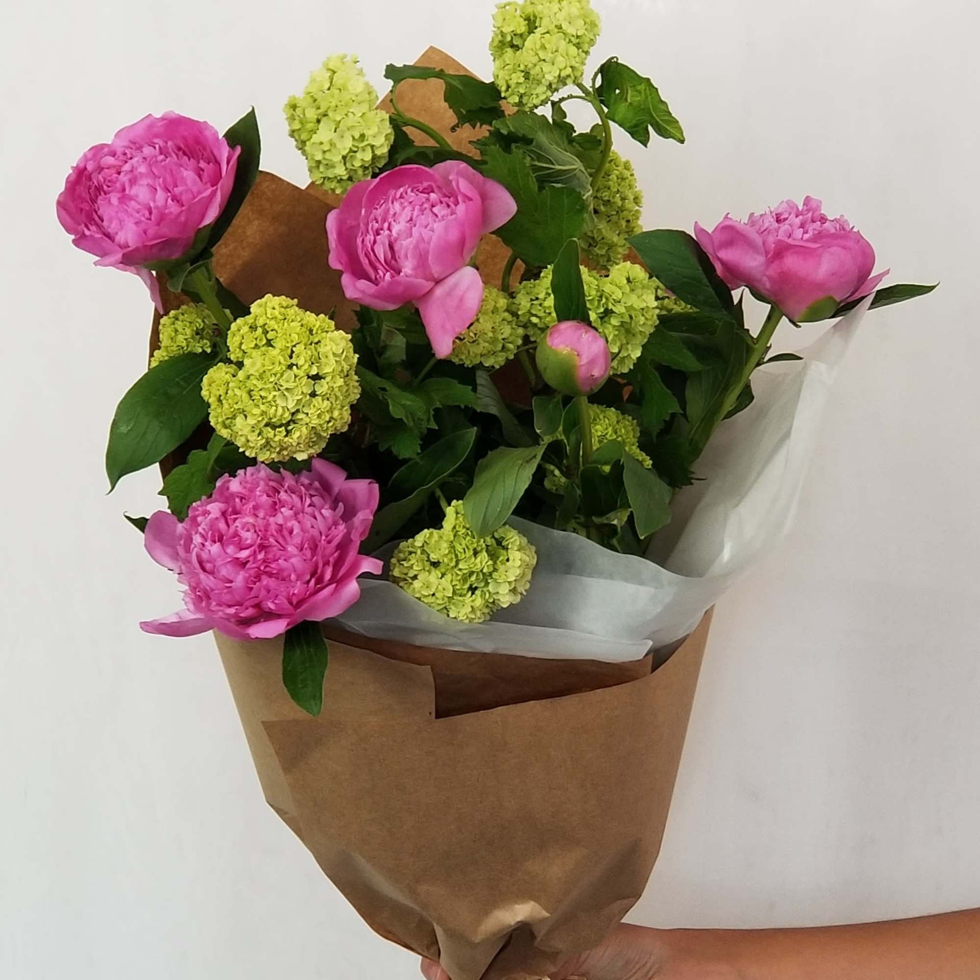 Bouquet of imported peonies.Please order 1 week in advance.( When peonies not