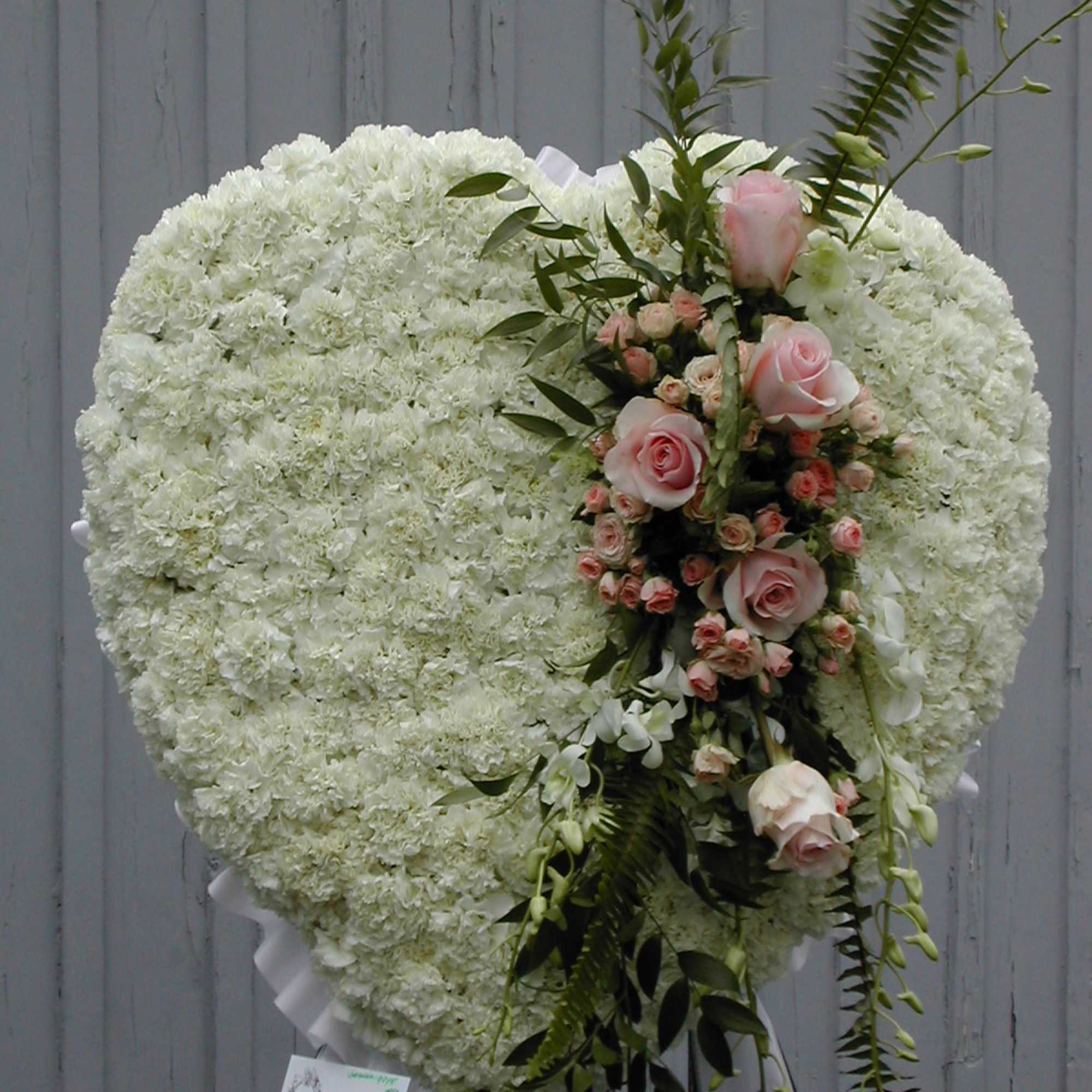 funeral heart spray large on 6ft easel
other color mix upon request !!!