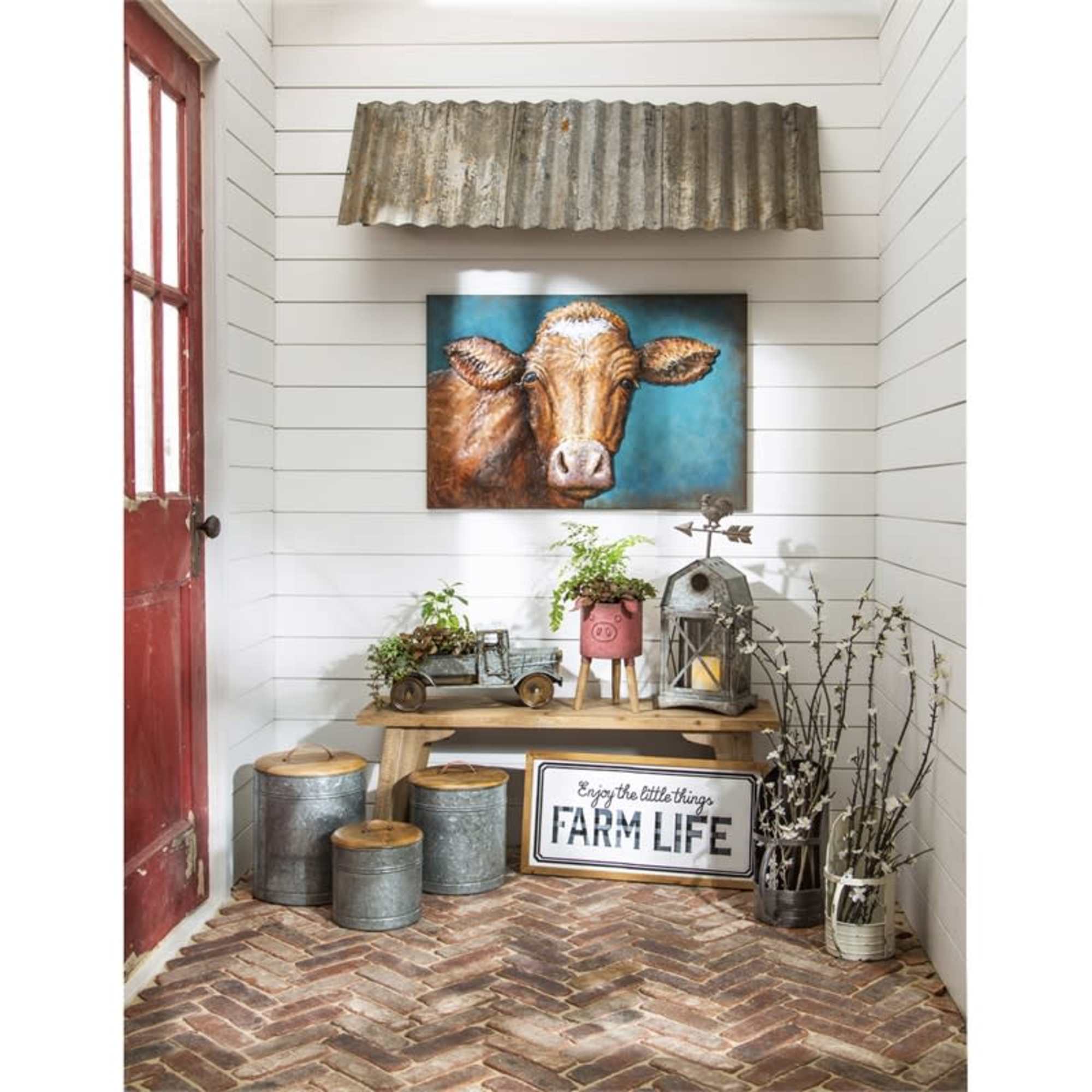 This metal (iron) wall d&eacute;cor is handcrafted and features a closeup of