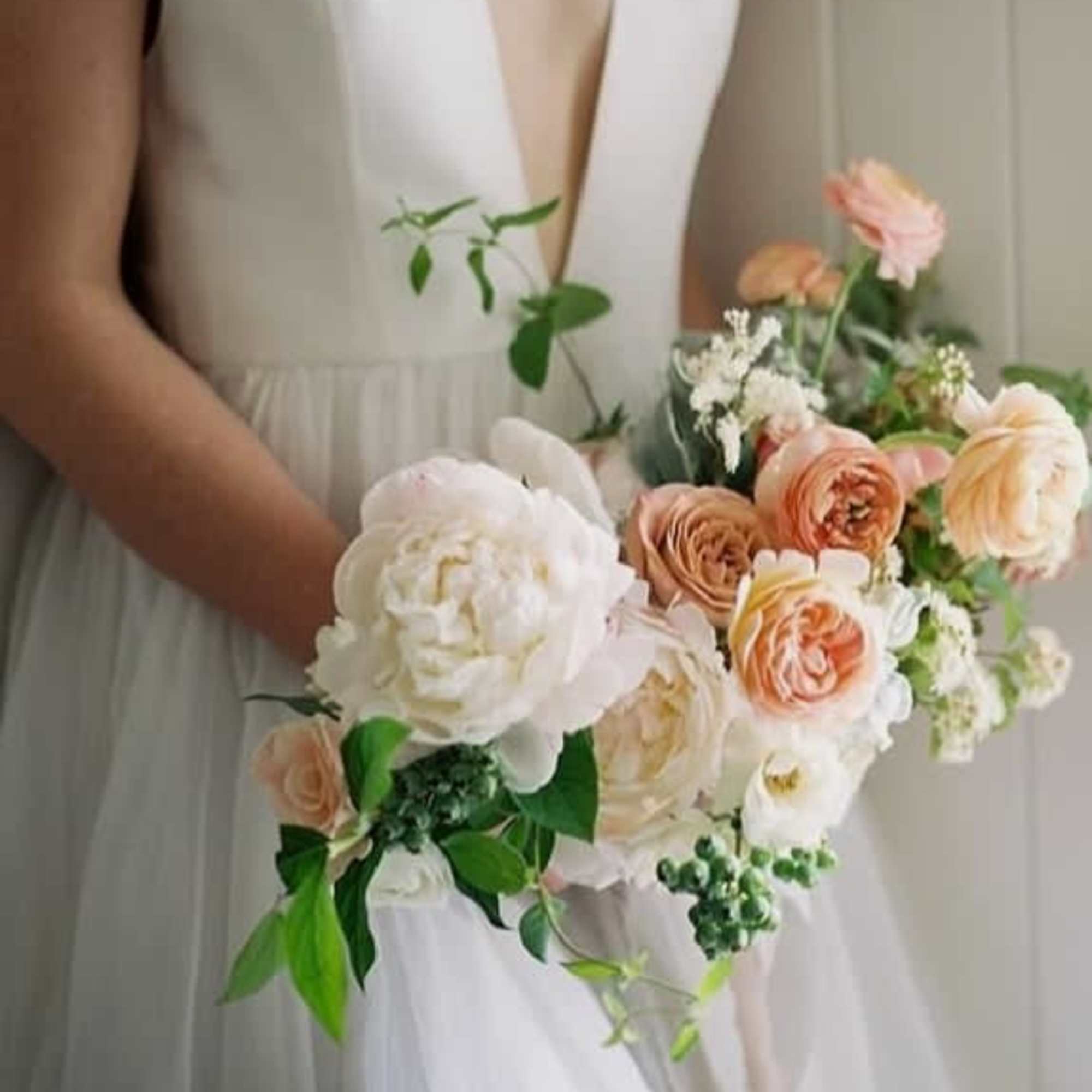 Any style and color of wedding bouquet you can place an order.