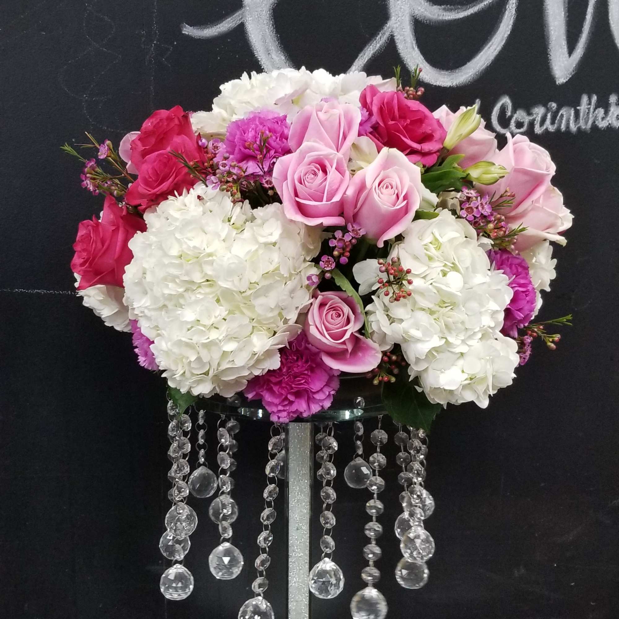 Tall and round arrangement for your wedding events and quinceanera events 
Color