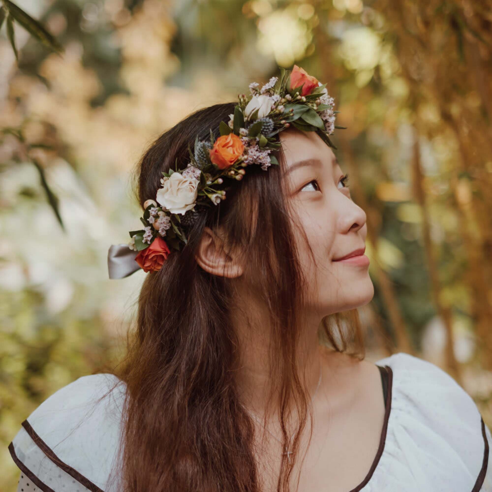 An elegant crown of blooms to make you look like the queen
