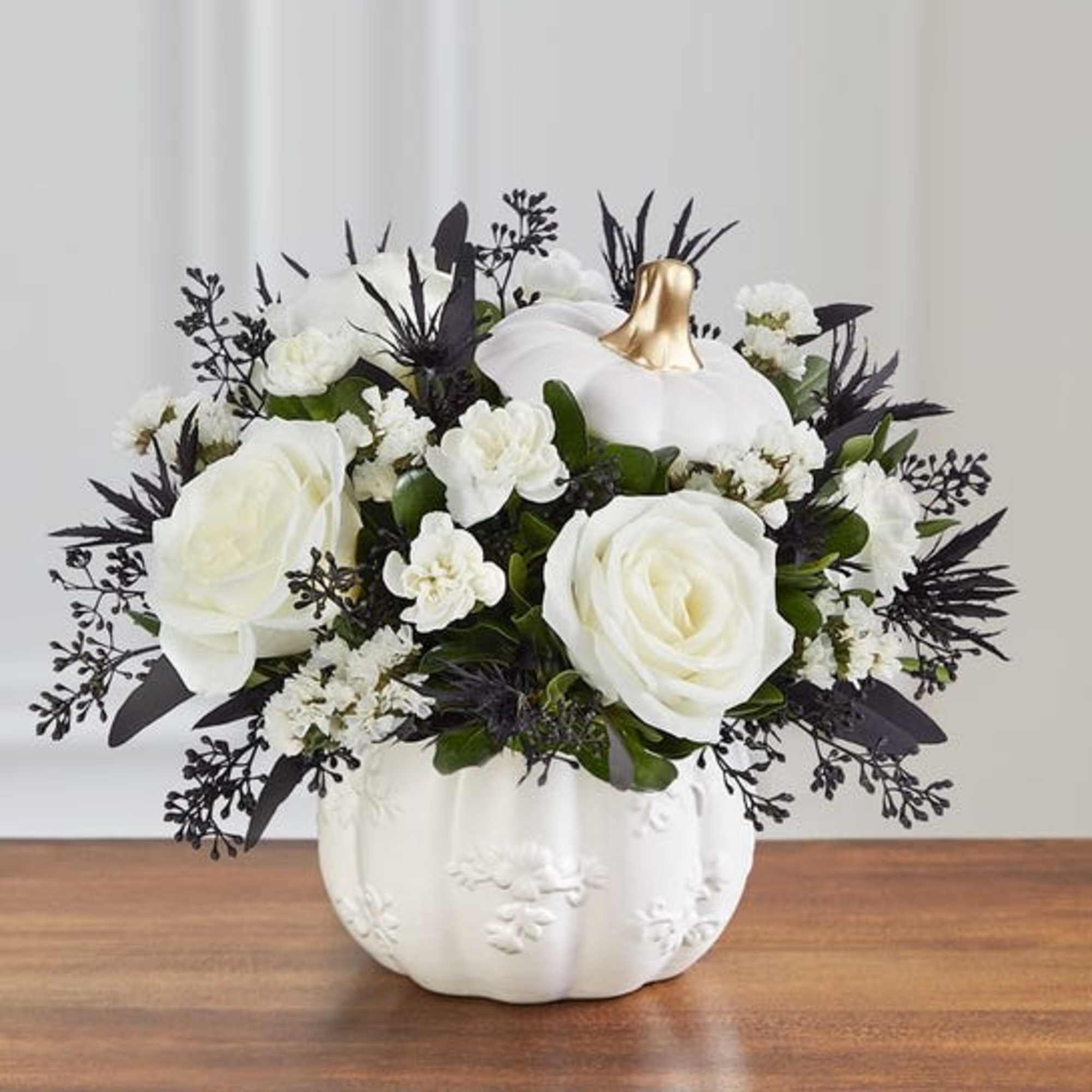 Spooky meets sophisticated in our Halloween-inspired bouquet that&rsquo;s unlike any other. Black-tinted