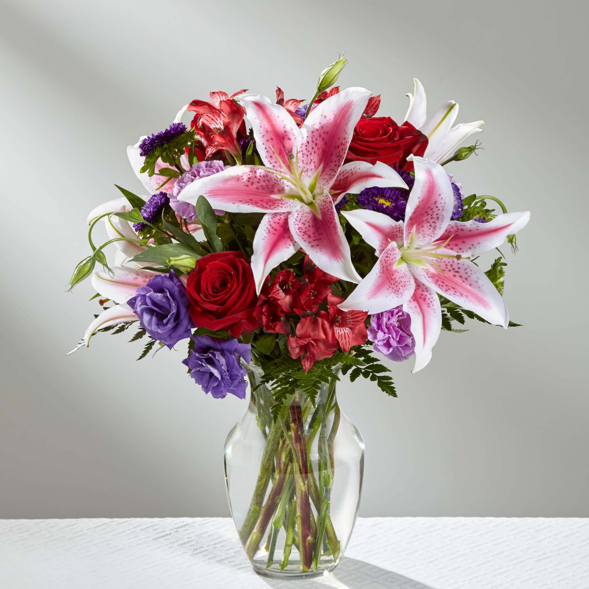 The FTD Stunning Beauty Bouquet is an absolutely lovely way to send The FTD Stunning Beauty Bouquet is an absolutely lovely way to send