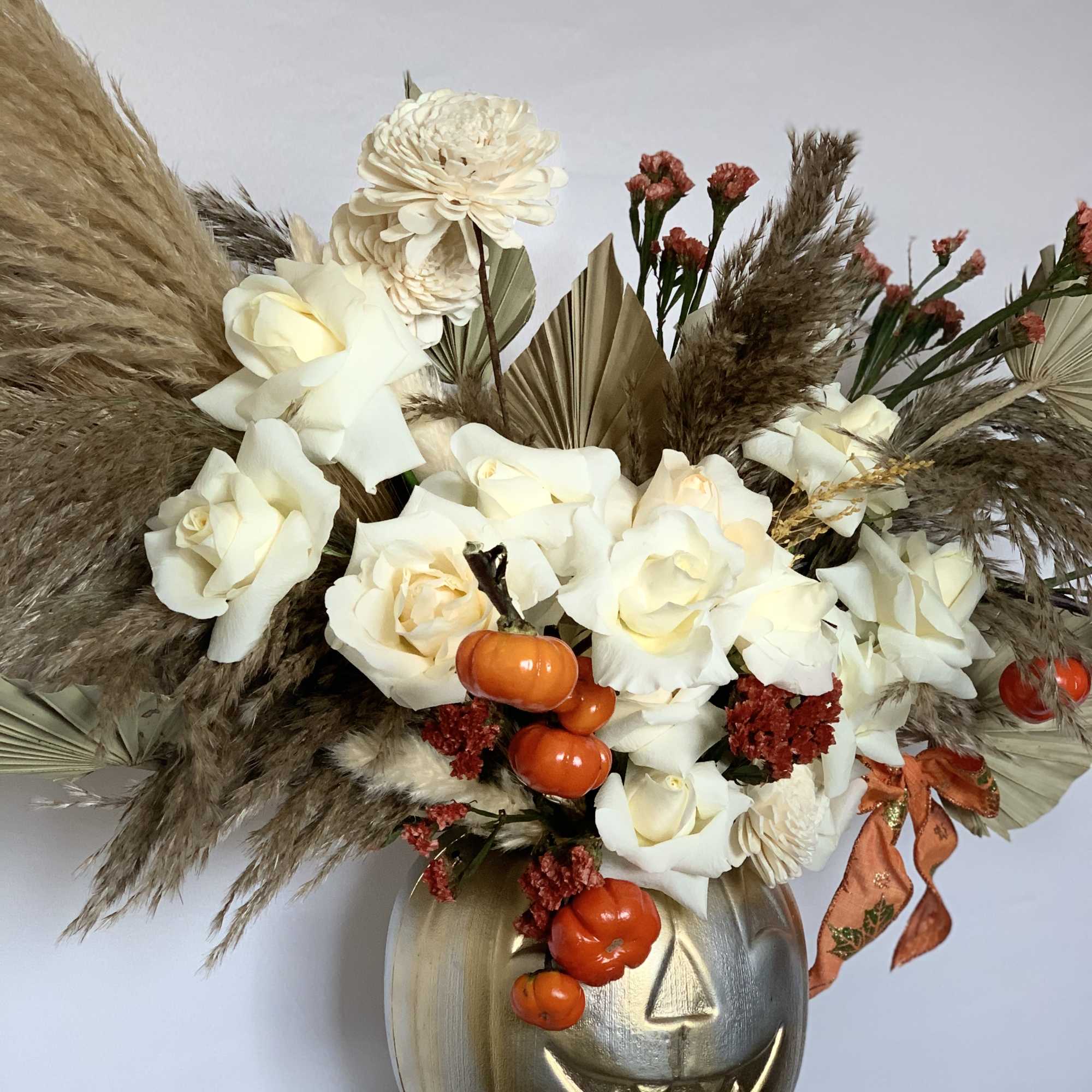 Fresh and dry floral in the arrangement