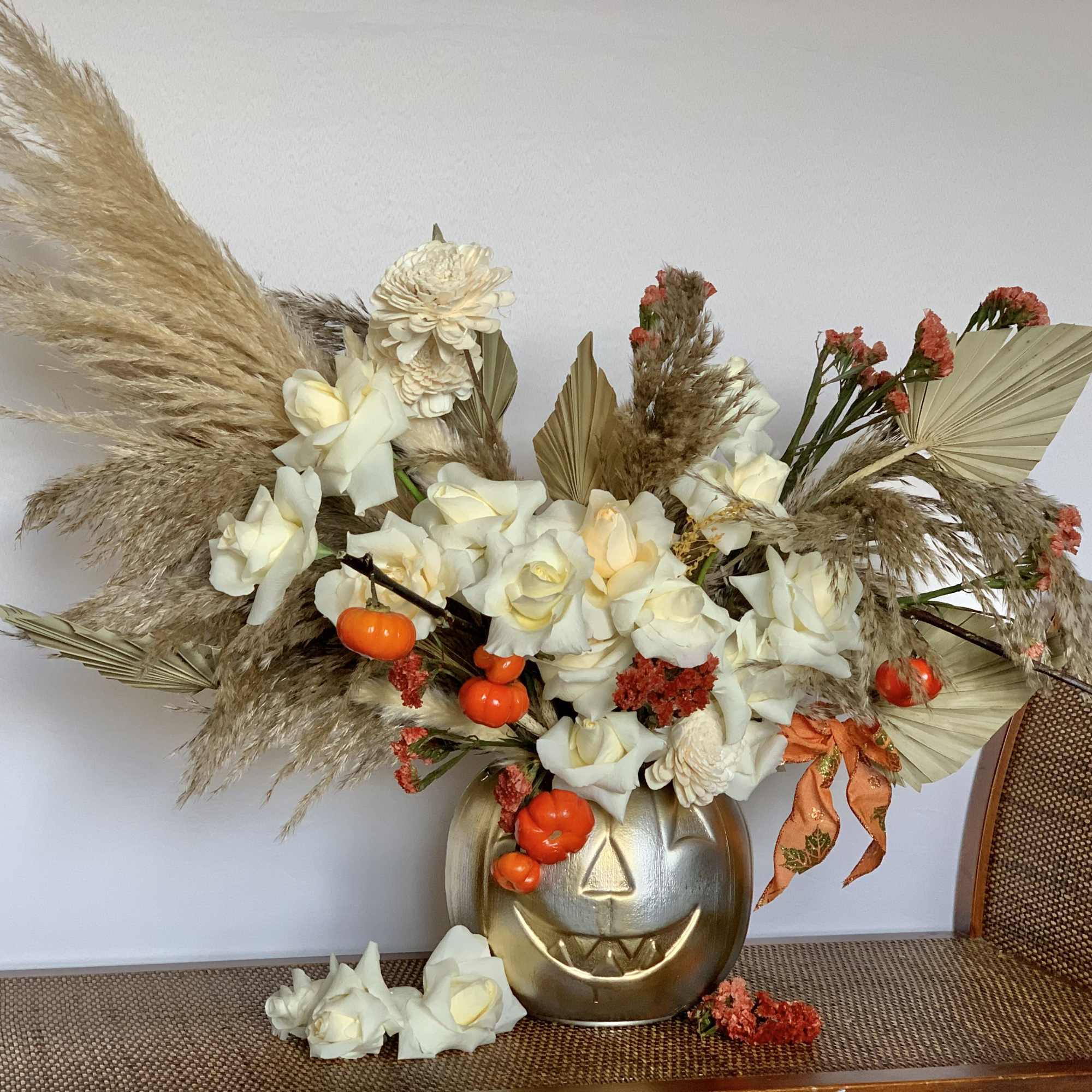 Fresh and dry floral in the arrangement