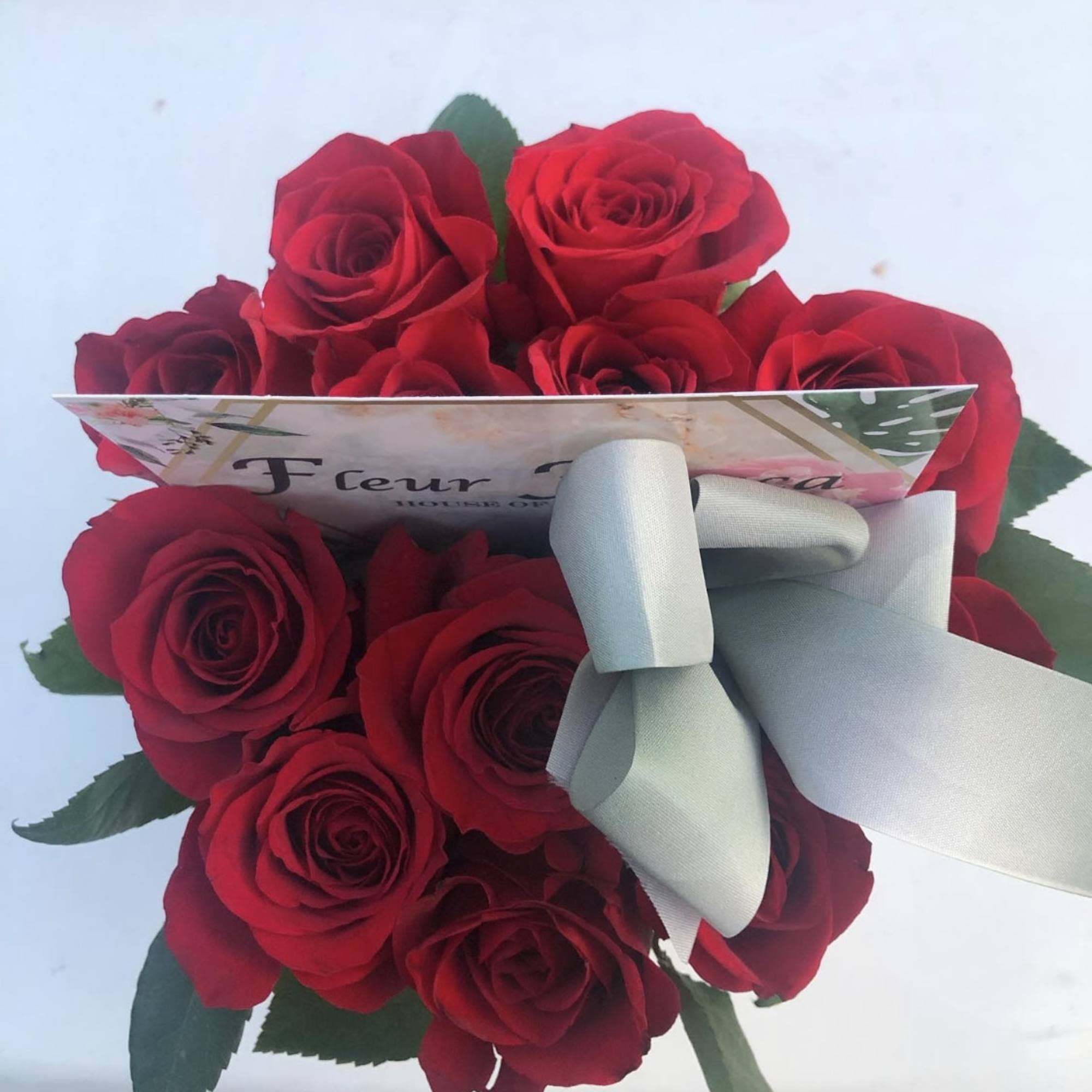 The most elegant way to give a dozen roses. 

We will choose