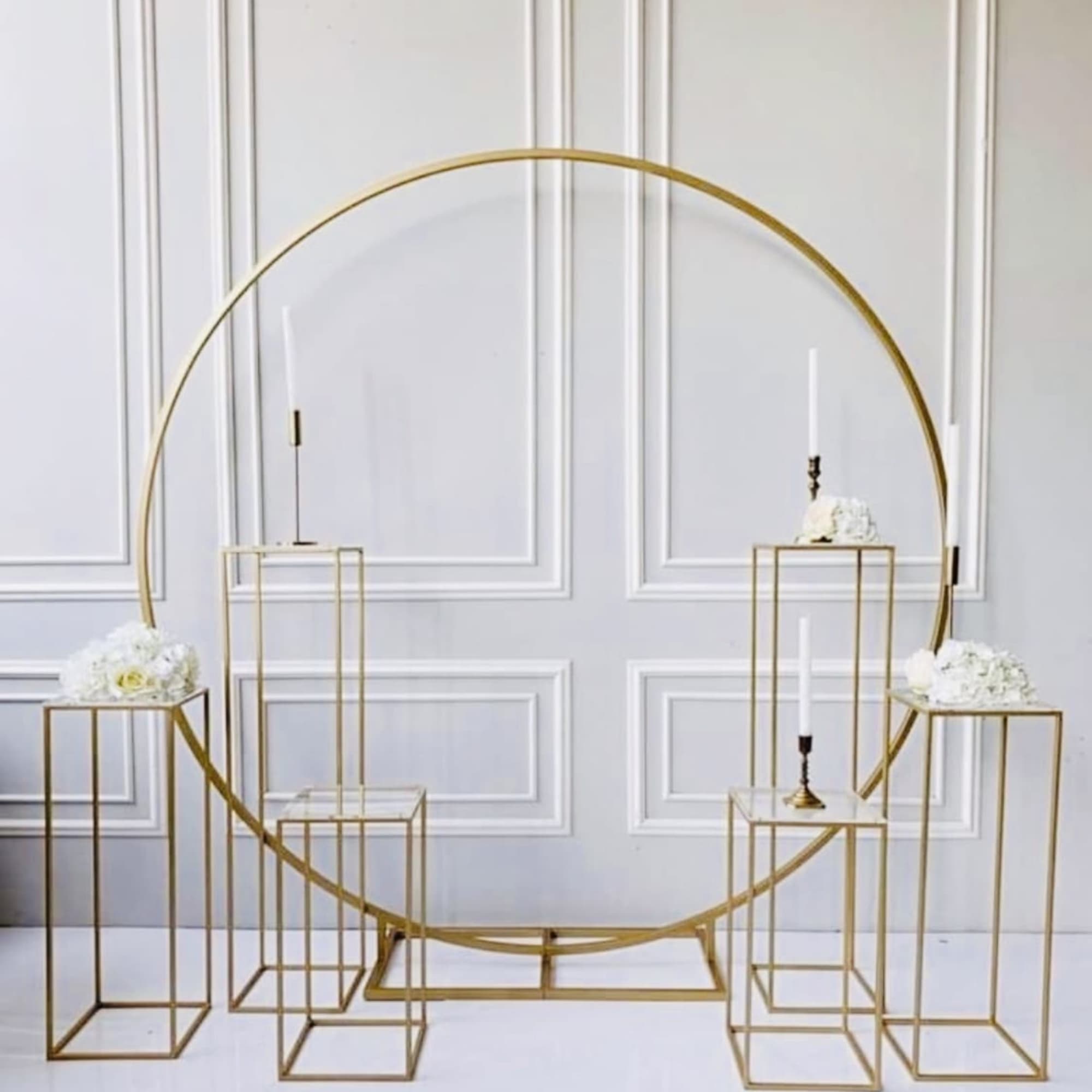 This package includes a circular arch rental, circular balloon garland, 3 desert