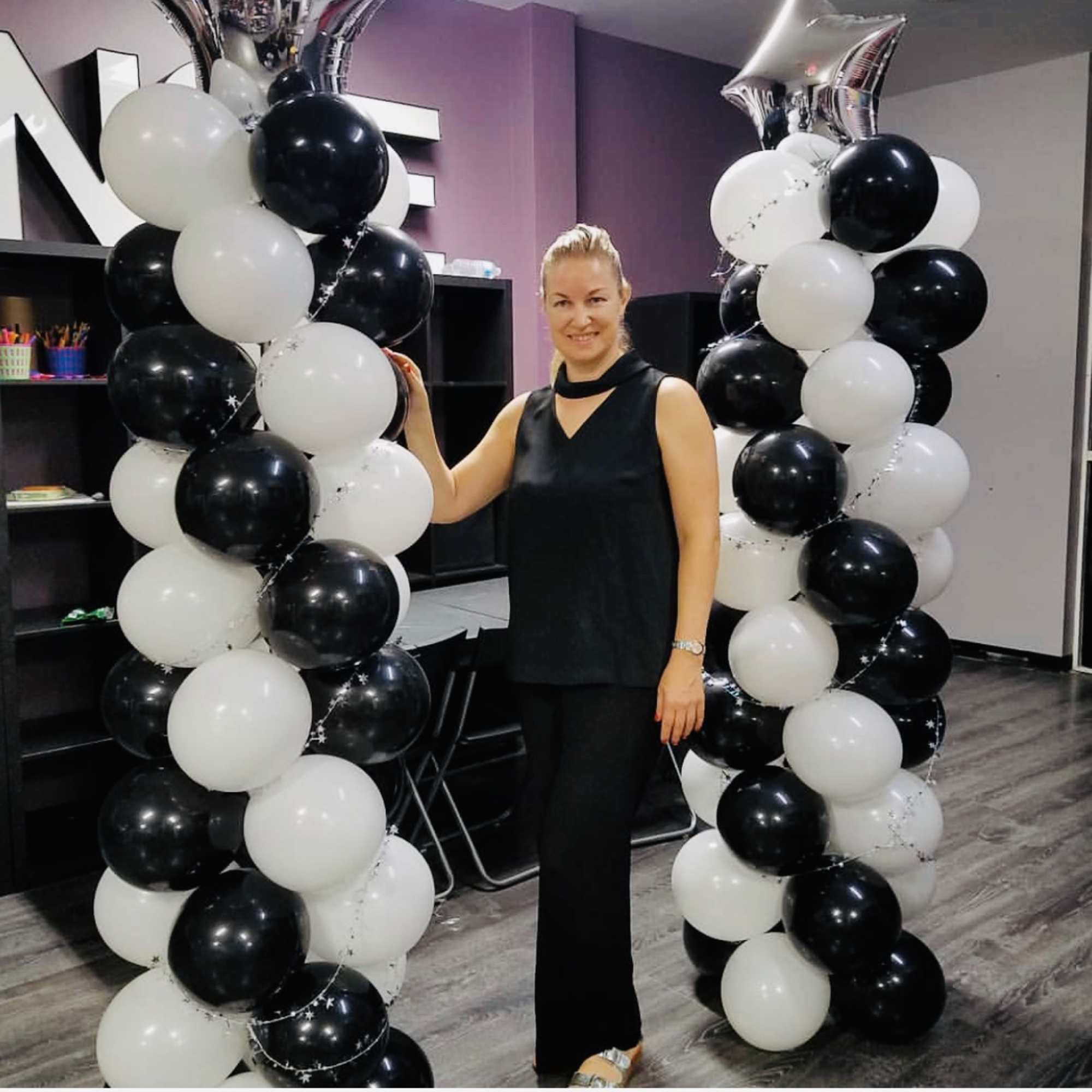 Balloon colors of customer choice. Made from latex balloons. Approximately 6 feet